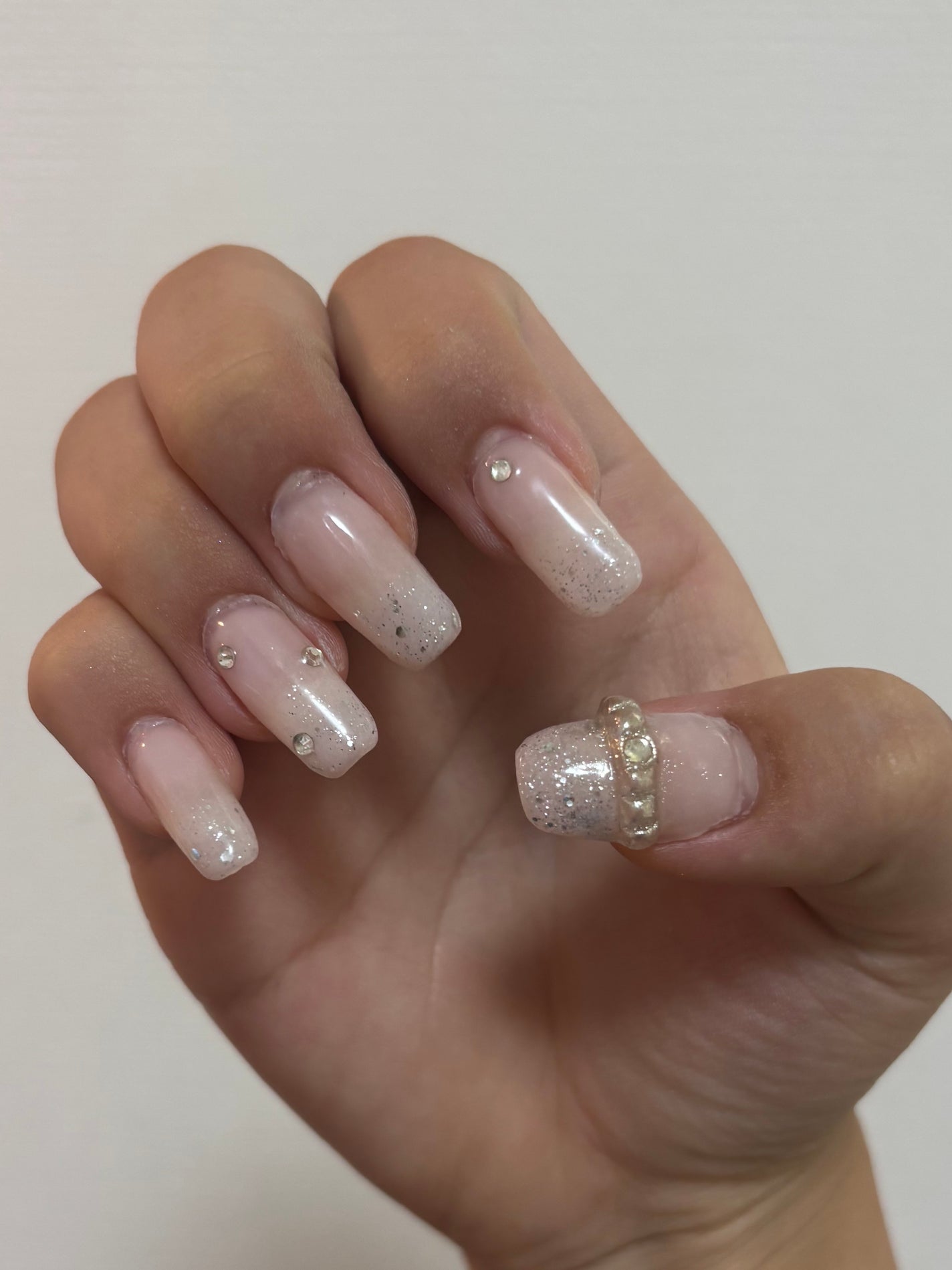 しずく on LIPS 「じゃーん!今回は白とピンク使ってベイビーブーマしたよ!結構お気..」(2枚目)