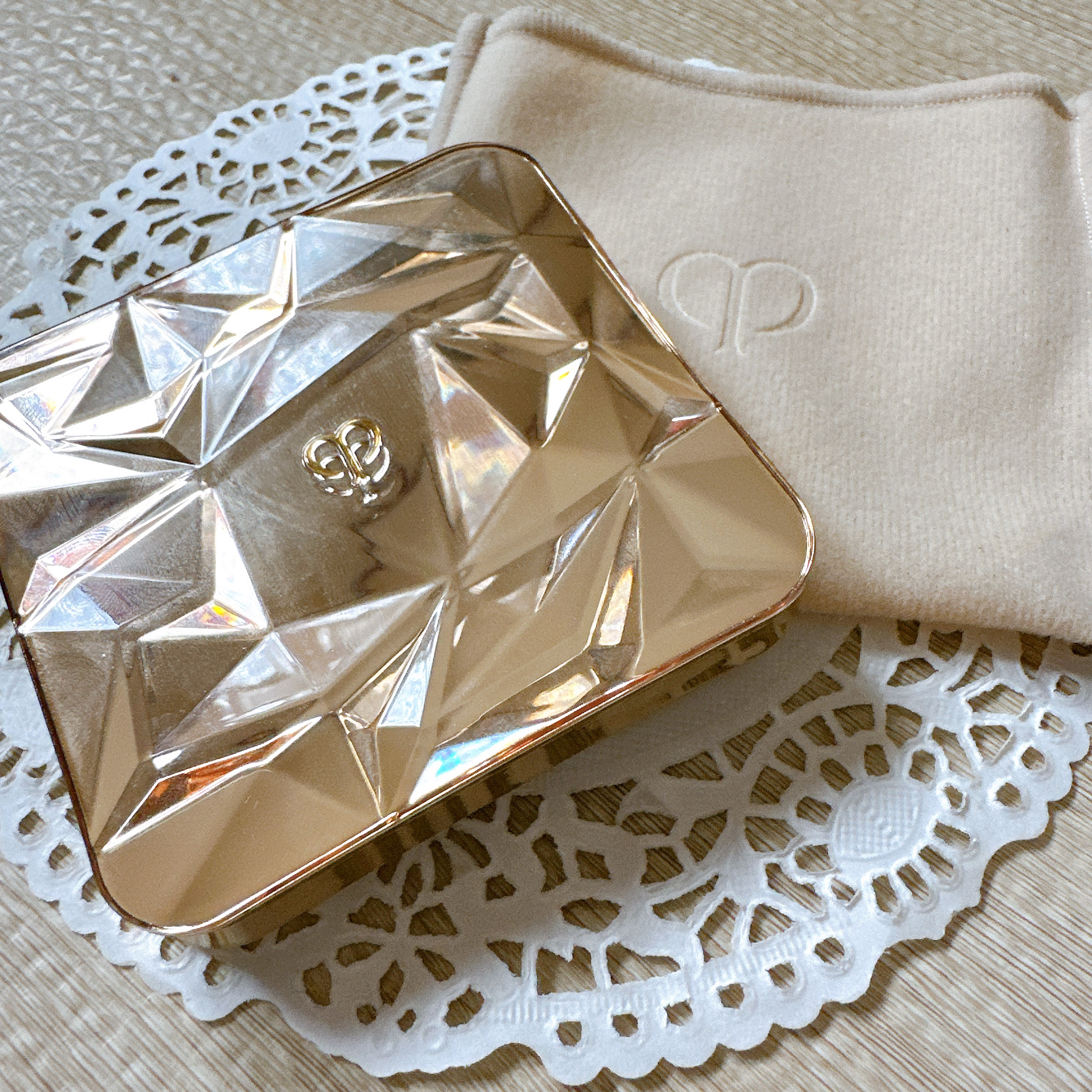 ル・レオスールデクラ /クレ・ド・ポー ボーテ/パウダーハイライトを使ったクチコミ（2枚目）