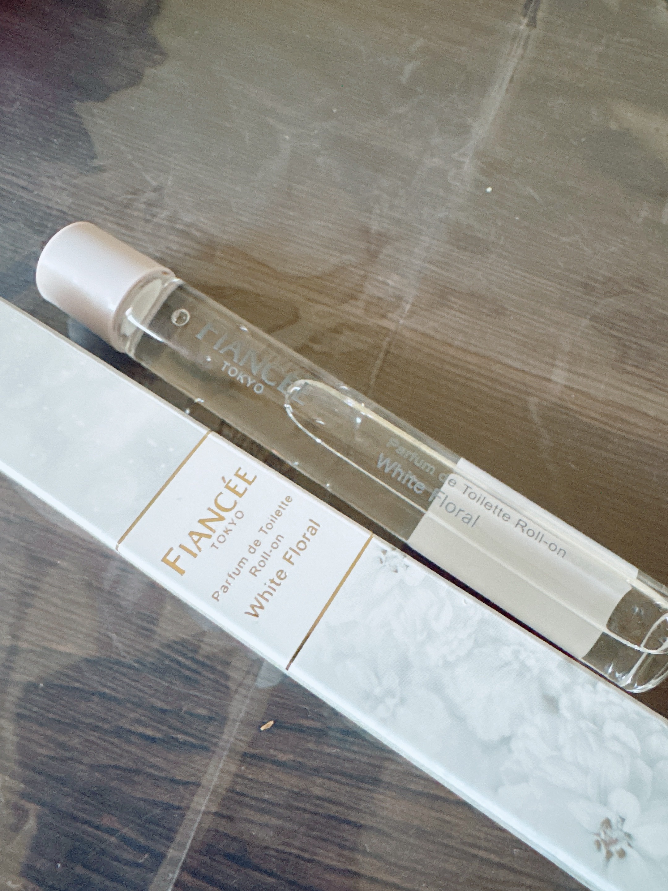 パルファンドトワレ ロールオン ホワイトフローラル/フィアンセ/香水(レディース)を使ったクチコミ（2枚目）