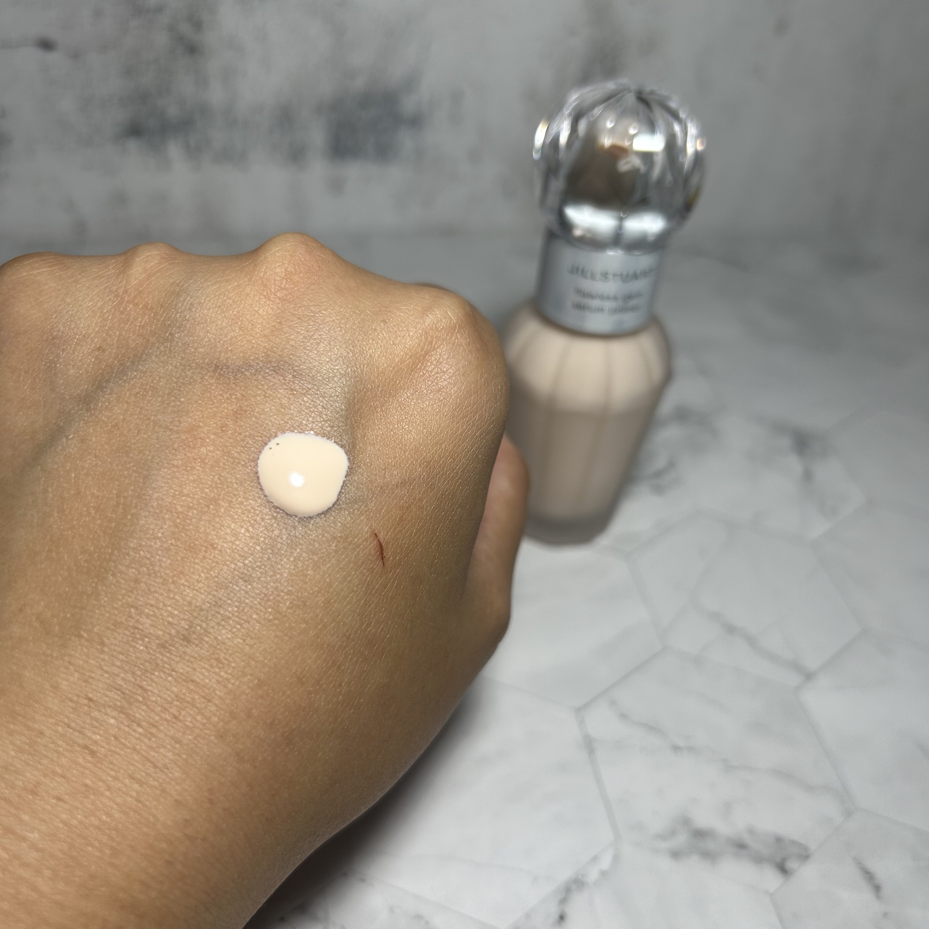 ジルスチュアート フローレスジェム セラムプライマー/JILL STUART/化粧下地を使ったクチコミ（2枚目）