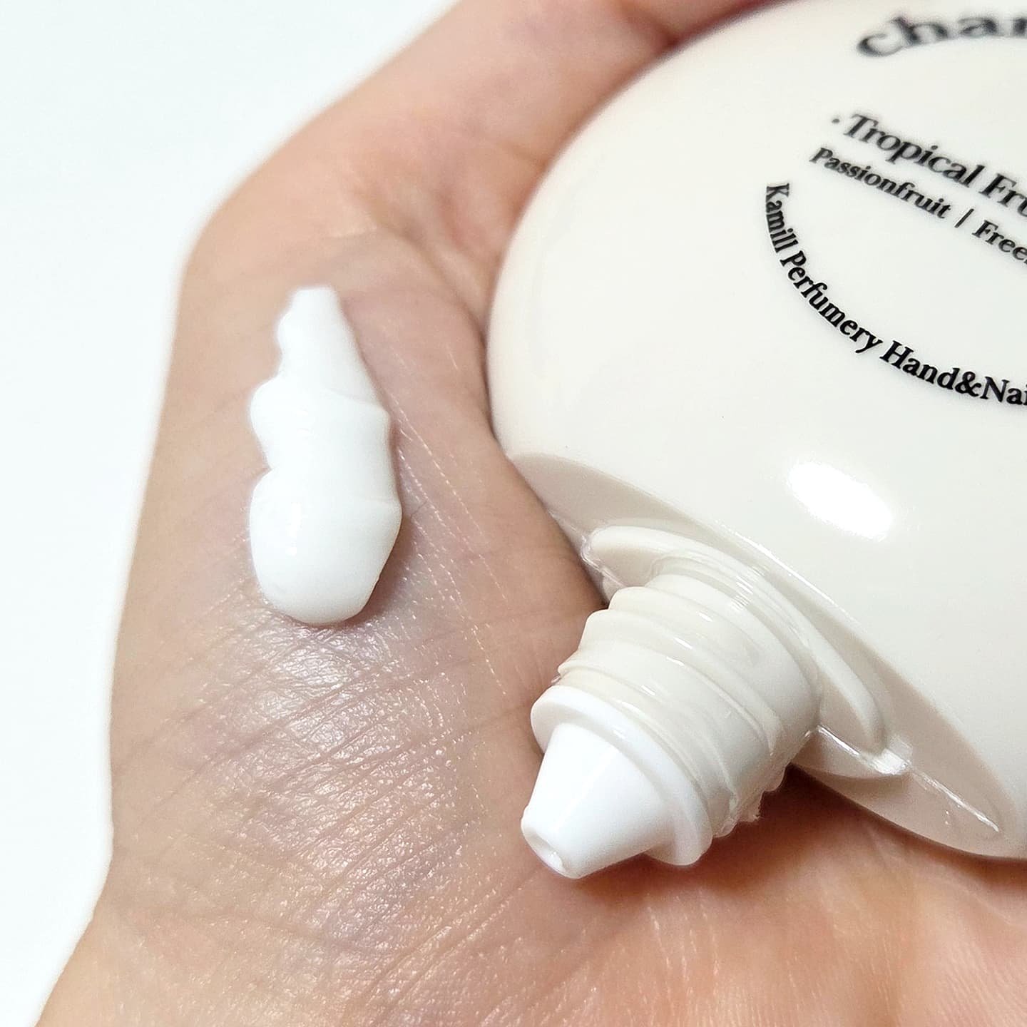 パフューマリー ハンド＆ネイルクリーム チャーミングフラート 50ml/カミール/ハンドクリームを使ったクチコミ（3枚目）