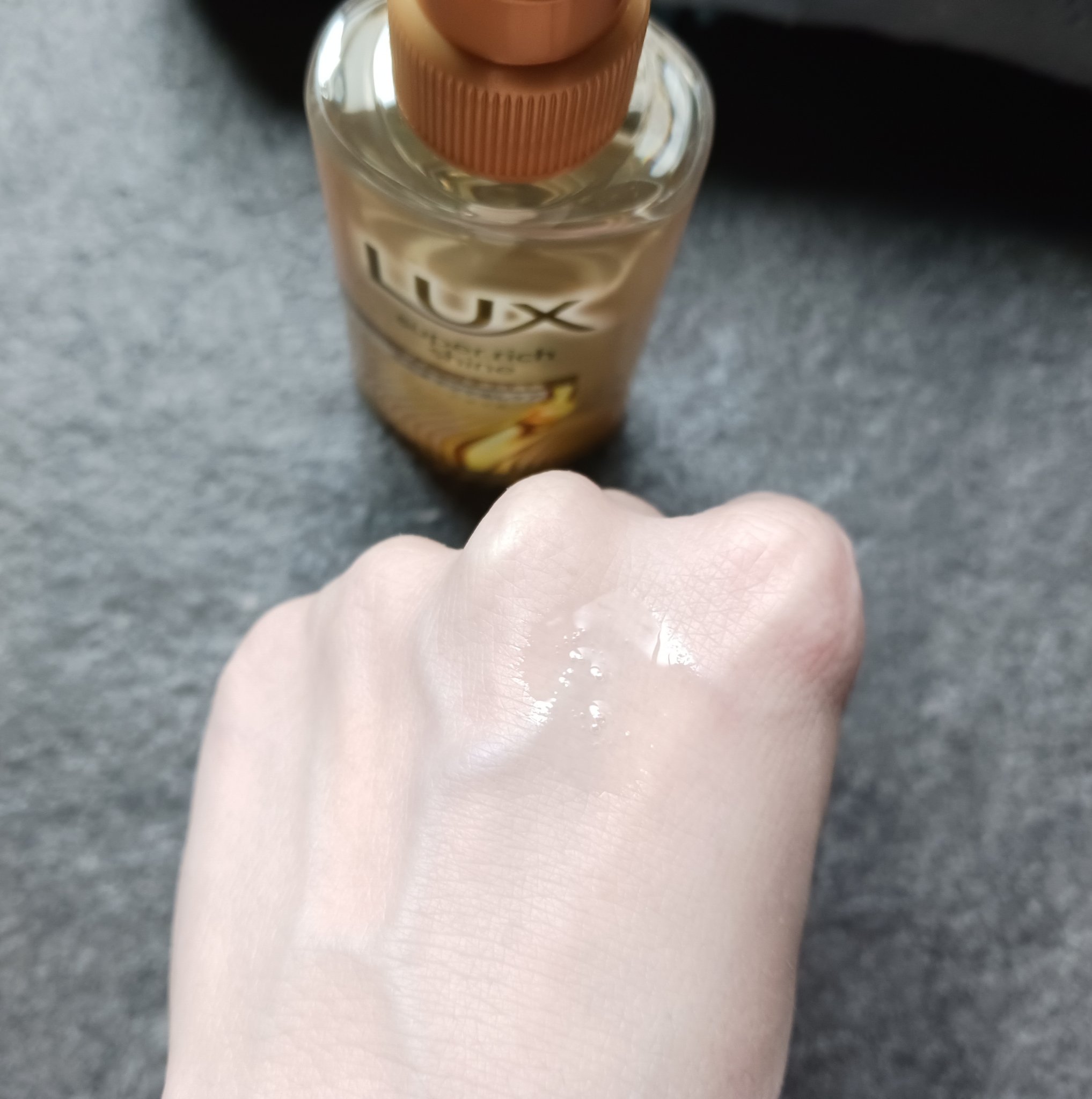 ラックススーパーリッチシャインダメージリペア補修ヘアオイル/LUX/ヘアオイルを使ったクチコミ（3枚目）