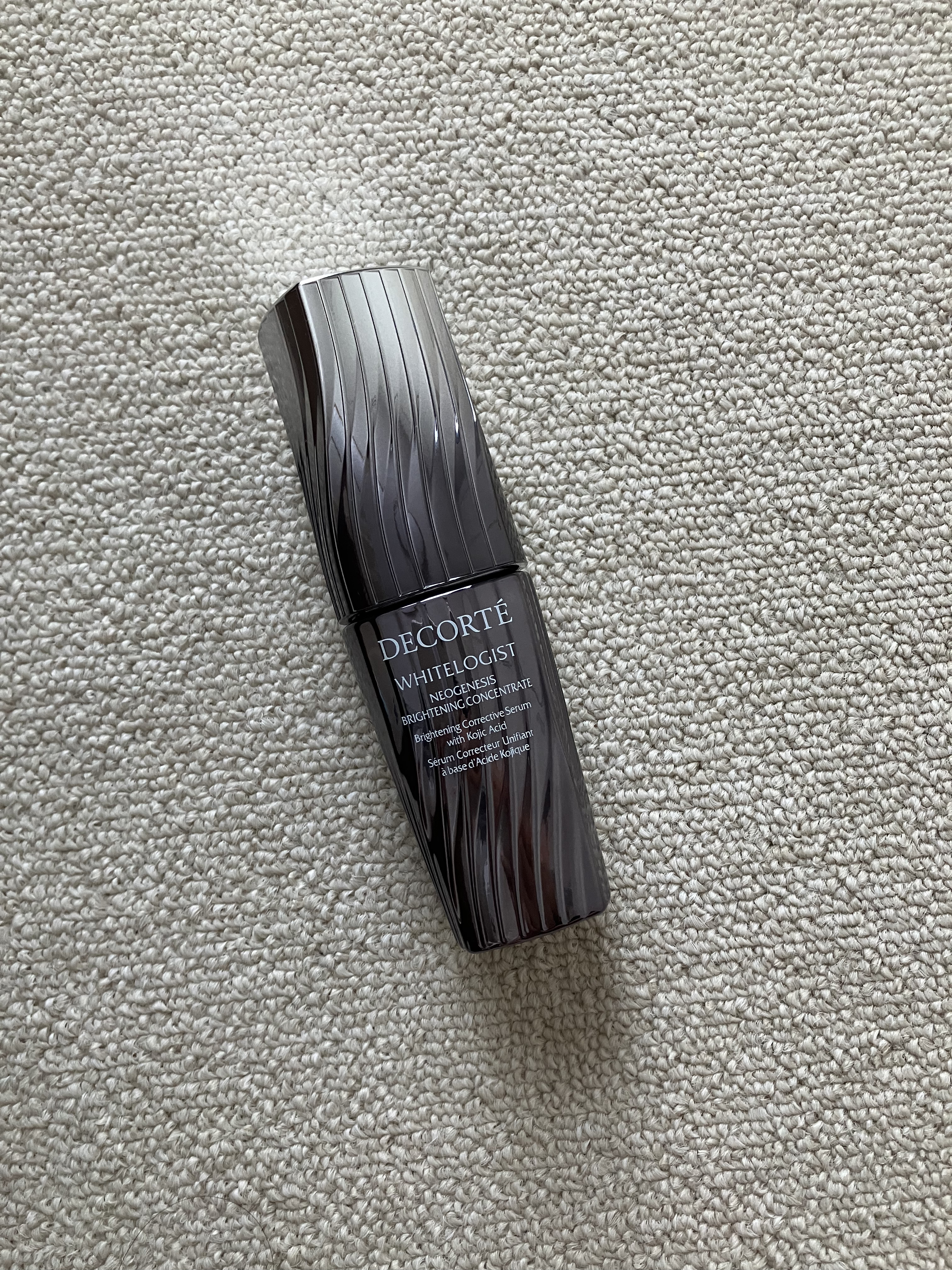 
お気に入りの美白美容液🫶
とってもお気に入りです〜！

私はくすみやシミも効果を
感じました☀️

シミが完全に無くなる
わけじゃないけど、
薄くなっている気がします✨

美白美容液にしては、
サラサラの触り心地で
肌に浸透しやすかった