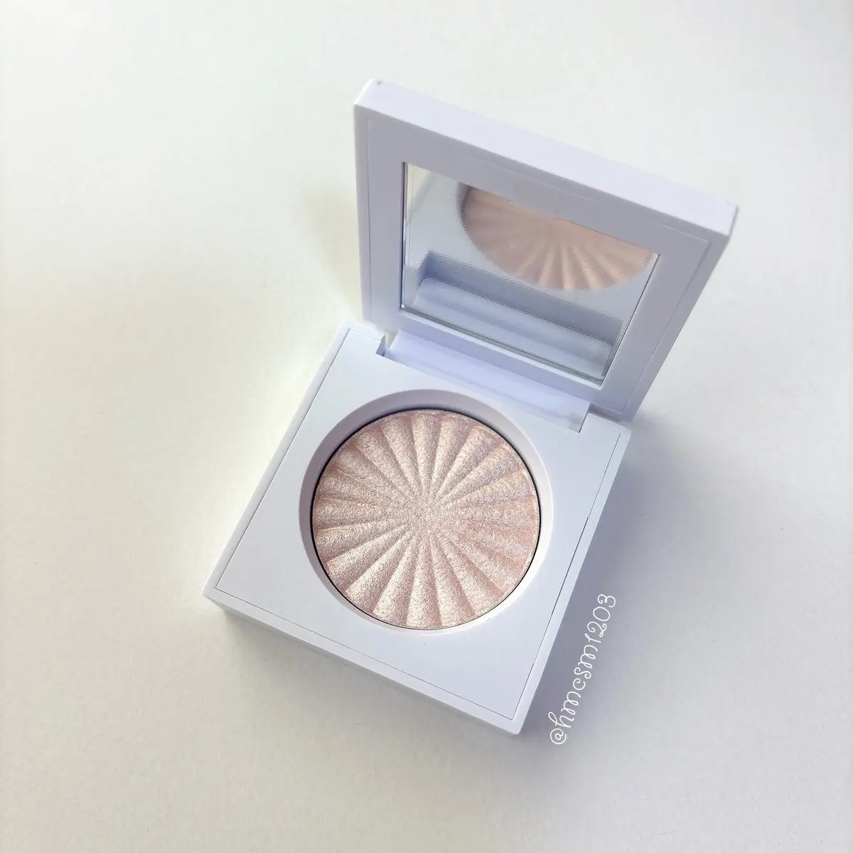 OFRA mini Highlighter Peppermint/Ofra Cosmetics/パウダーハイライトを使ったクチコミ（1枚目）