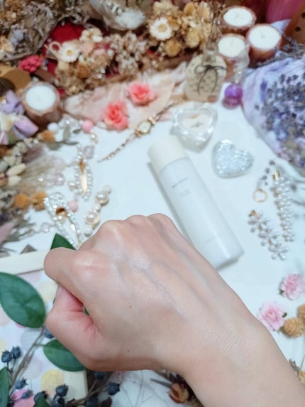 みぃみぃ on LIPS 「トナーとクリームの2層構造で⠀⠀サラサラな使い心地だけど⠀⠀し..」(4枚目)