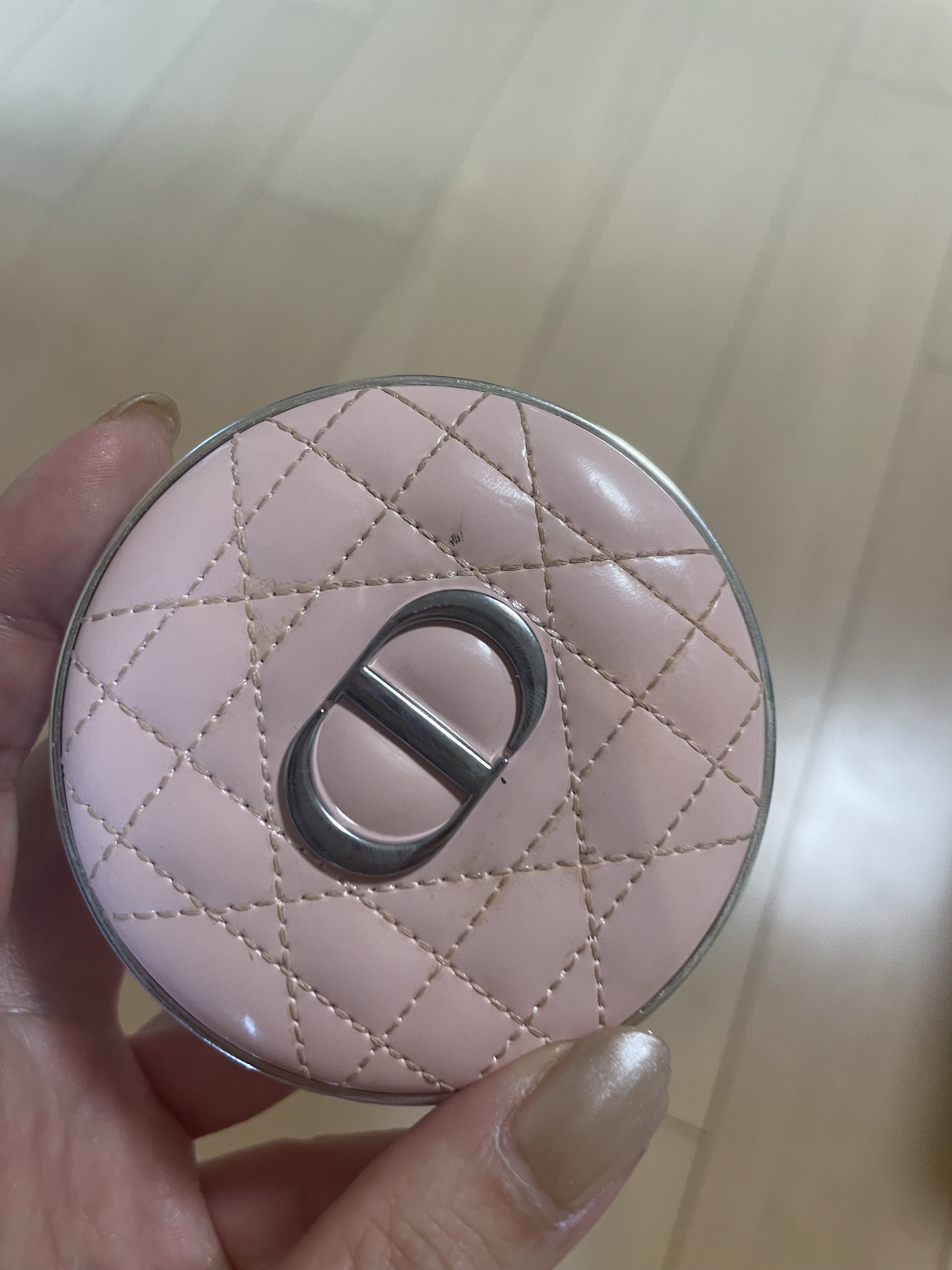 Dior ディオールスキン フォーエヴァー イドラ グロウ クッション（リフィル）のクチコミ「リピ買いのクッションファンデ。
ムラにならず綺麗に肌を仕上げてくれます。
お直しにも良くて、オ.....」（1枚目）