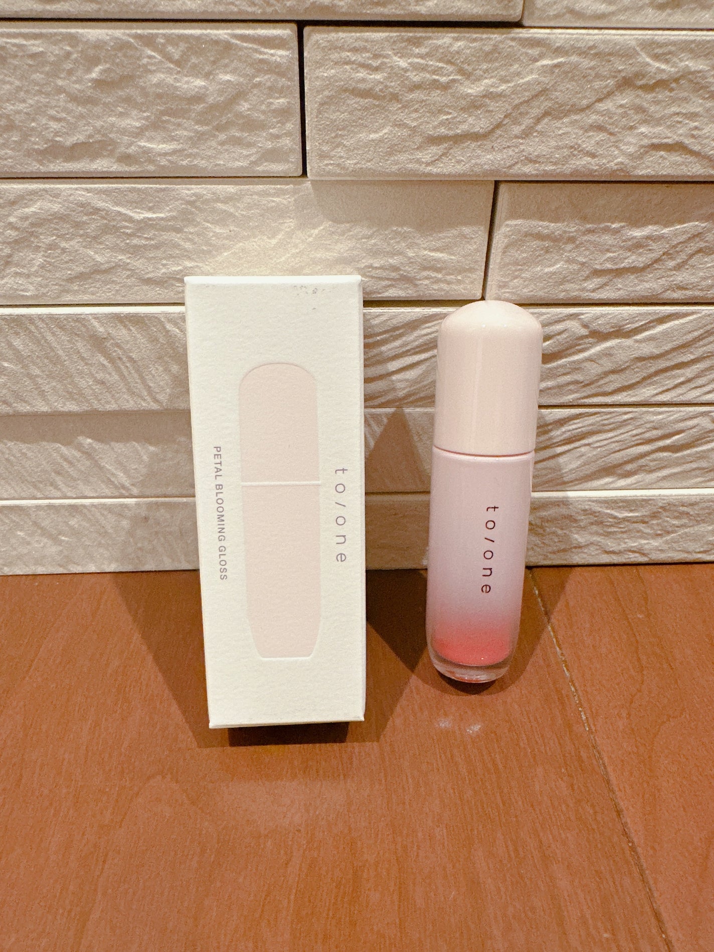 トーン ペタル ブルーミング グロス/to/one/リップグロスを使ったクチコミ(2枚目)