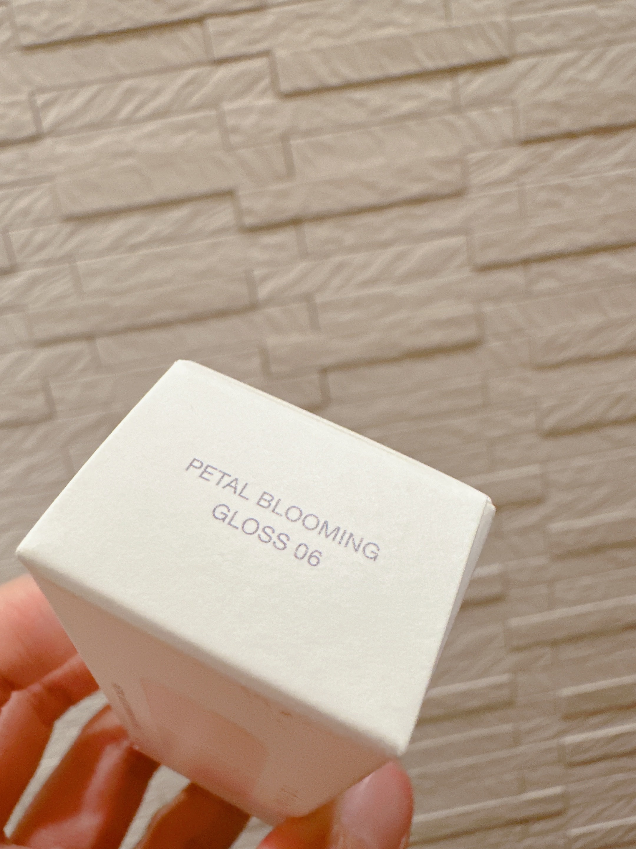 トーン ペタル ブルーミング グロス/to/one/リップグロスを使ったクチコミ（3枚目）