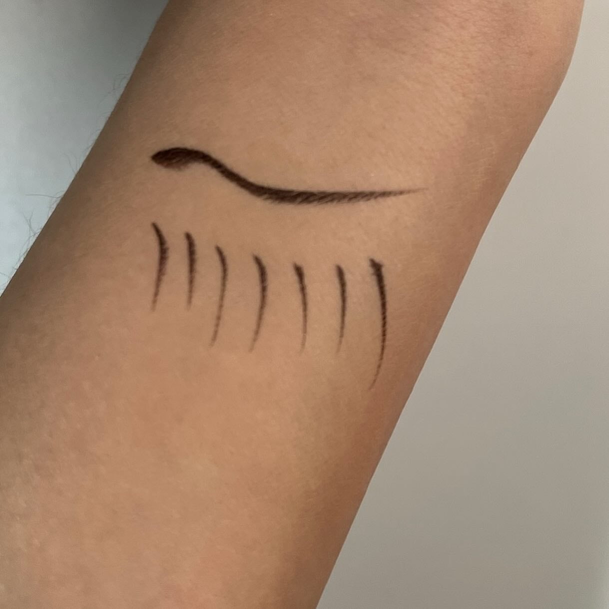 スキルレスライナー/LUMIURGLAS/リキッドアイライナーを使ったクチコミ(4枚目)