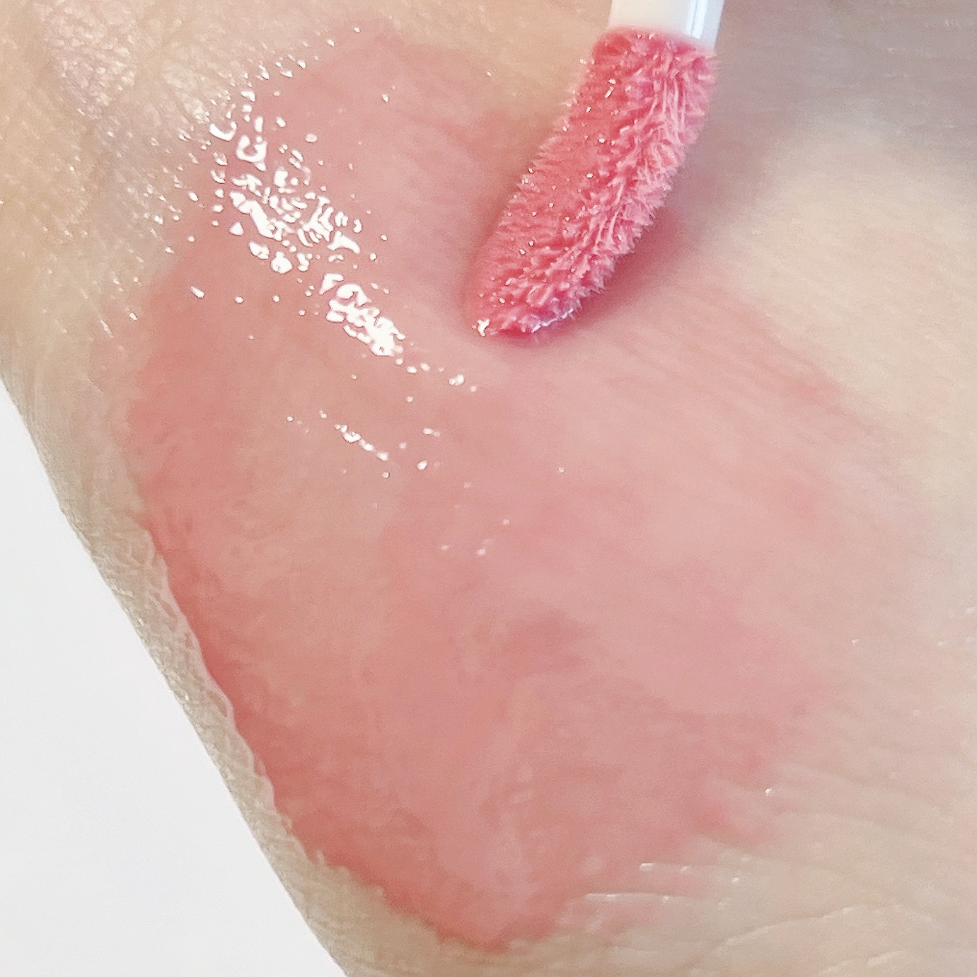 フィー 3Dボリューミンググロス/fwee/リップグロスを使ったクチコミ（3枚目）