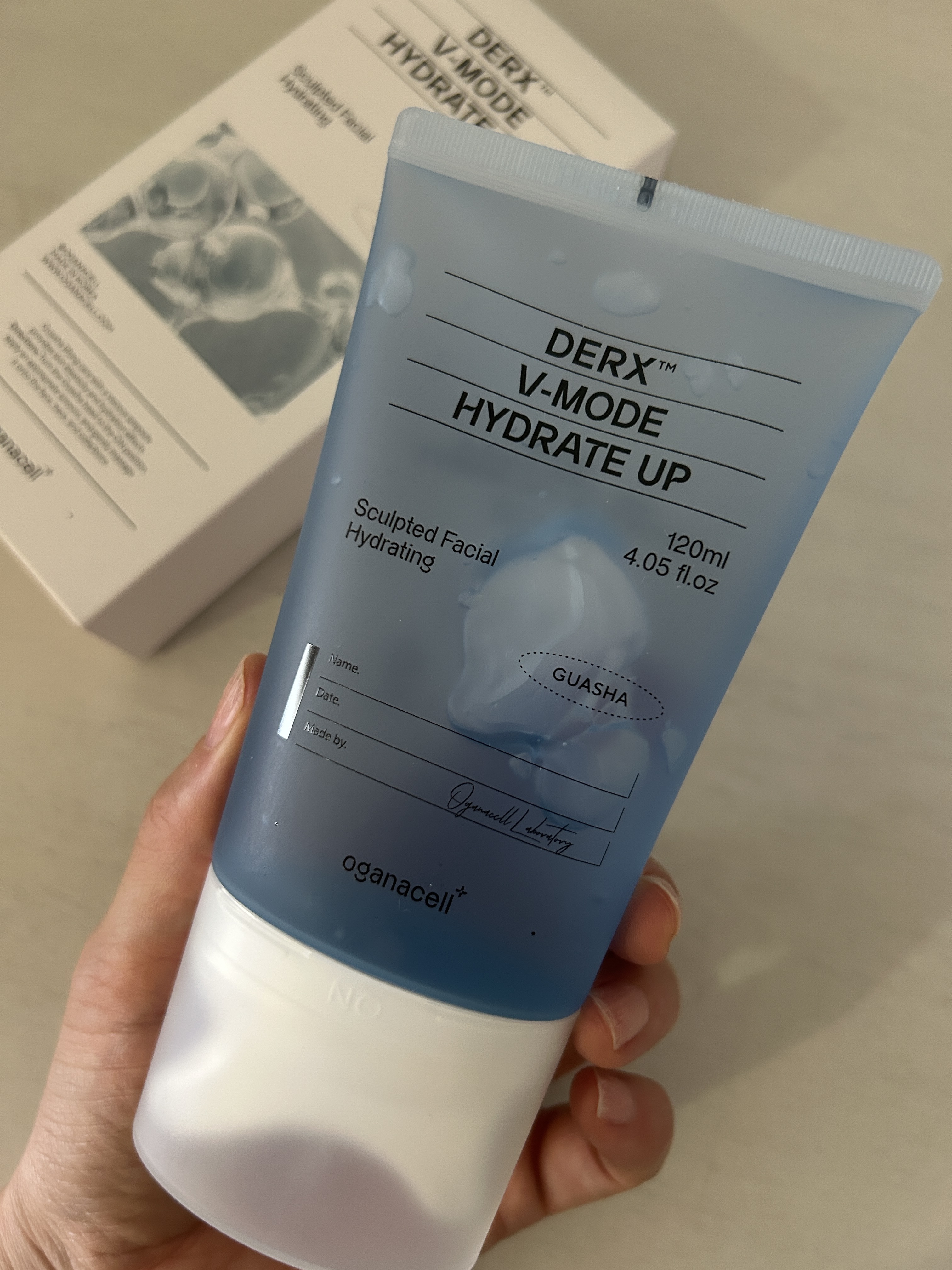 【oganacell 】オガナセル
@oganacell_japan

DERX💙V-MODE ハイドレートアップ 

俳優のソン・スンホンさんがモデル起用
水分でVラインをきゅきゅっとケア！
カッサ形なのでそのままマッサージ。

さっぱ