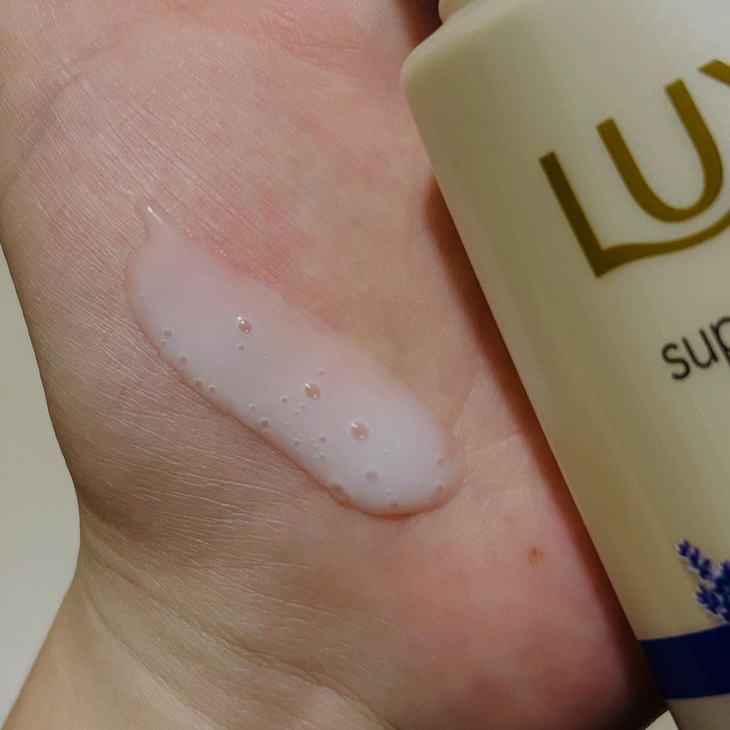 ラックス　スーパーリッチシャイン リラックスナイトケア　まとまりヘアミルク/LUX/ヘアミルクを使ったクチコミ（2枚目）