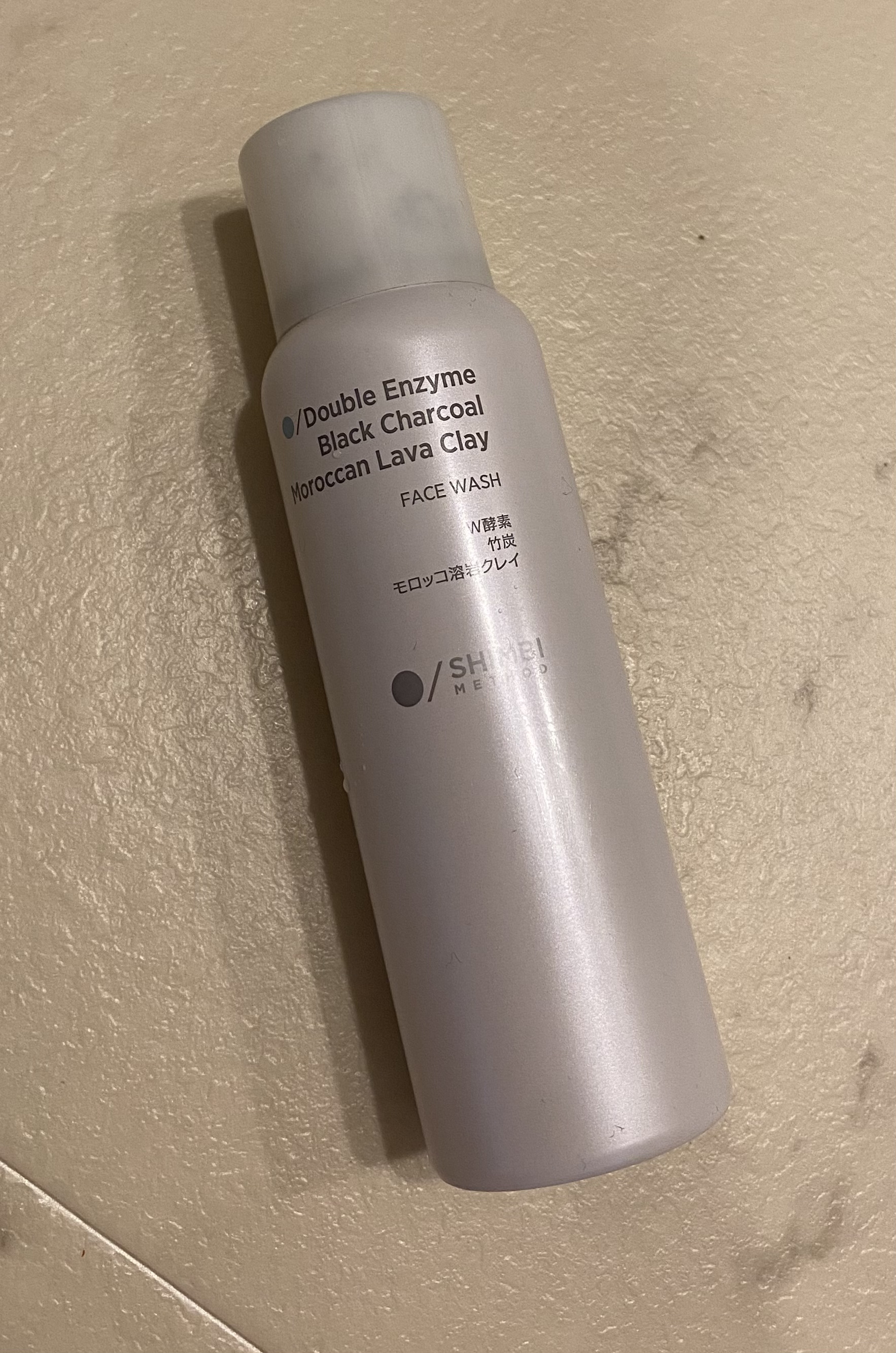 ⭐️SHIMBI METHOD　W酵素洗顔フォーム

メガ割でセット購入しました。

かなり濃密な泡で、肌にのせても表面だけ洗ってる感じがして、毛穴までしっかり洗えてる感じがあまりしません。洗い上がりも、つっぱりはありませんが、酵素洗顔にし