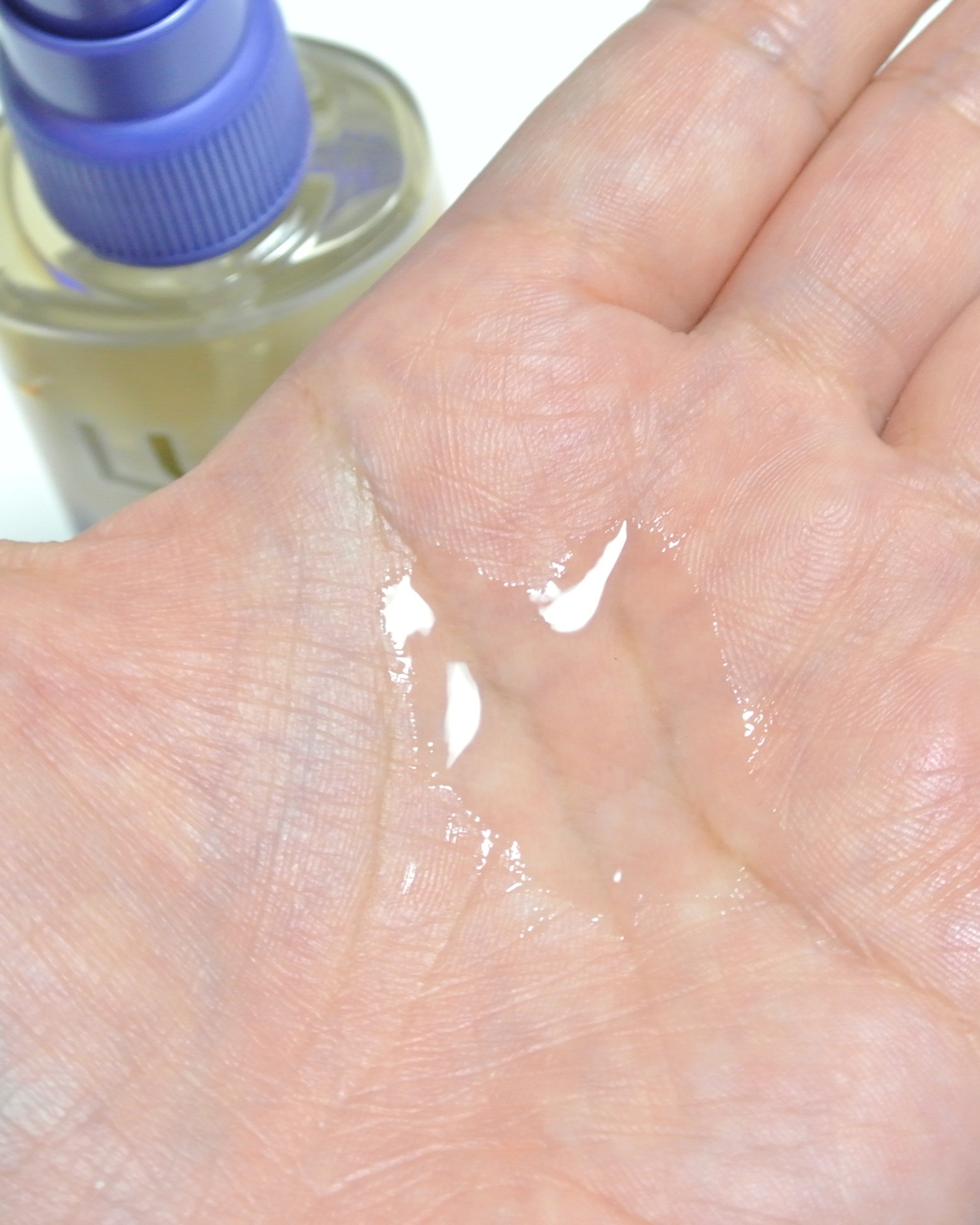 ラックス　スーパーリッチシャイン リラックスナイトケア　まとまりヘアオイル/LUX/ヘアオイルを使ったクチコミ（3枚目）