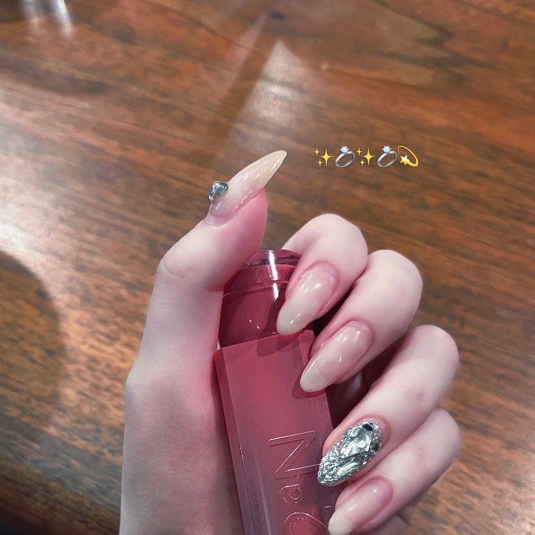 curu_フォロバ on LIPS 「✨✨埋め尽くしネイル💫まわりヌーディにしたら際立っていい感じ✨..」(1枚目)