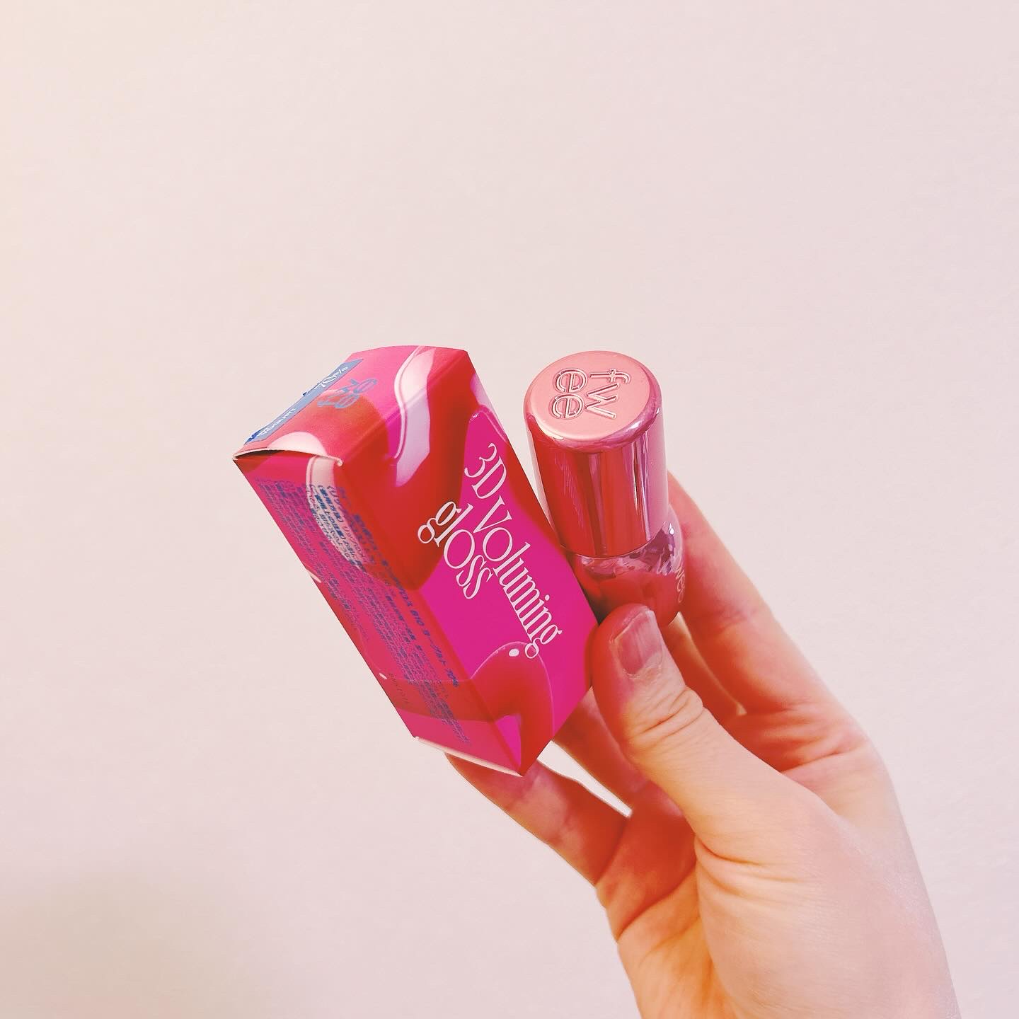 フィー 3Dボリューミンググロス/fwee/リップグロスを使ったクチコミ（2枚目）