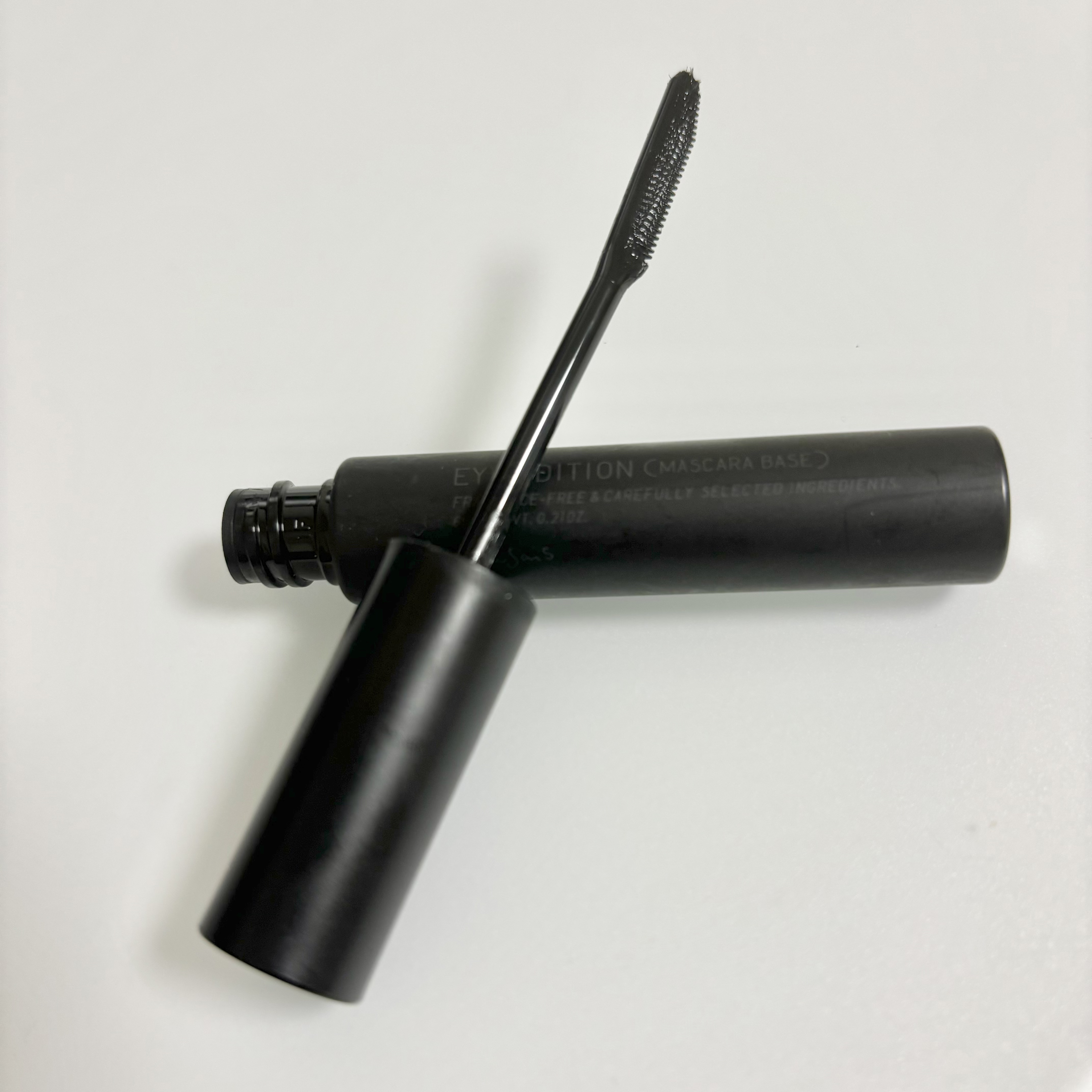 ettusaisのエテュセ アイエディションマスカラベース

友人からこれは良い！といわれ
多くの人がマスカラといえばこれ！という

そして私はまんまと購入😂

繊維も液も程よいので良い感じに伸びて束になります！

薄めのメイクがしたい方