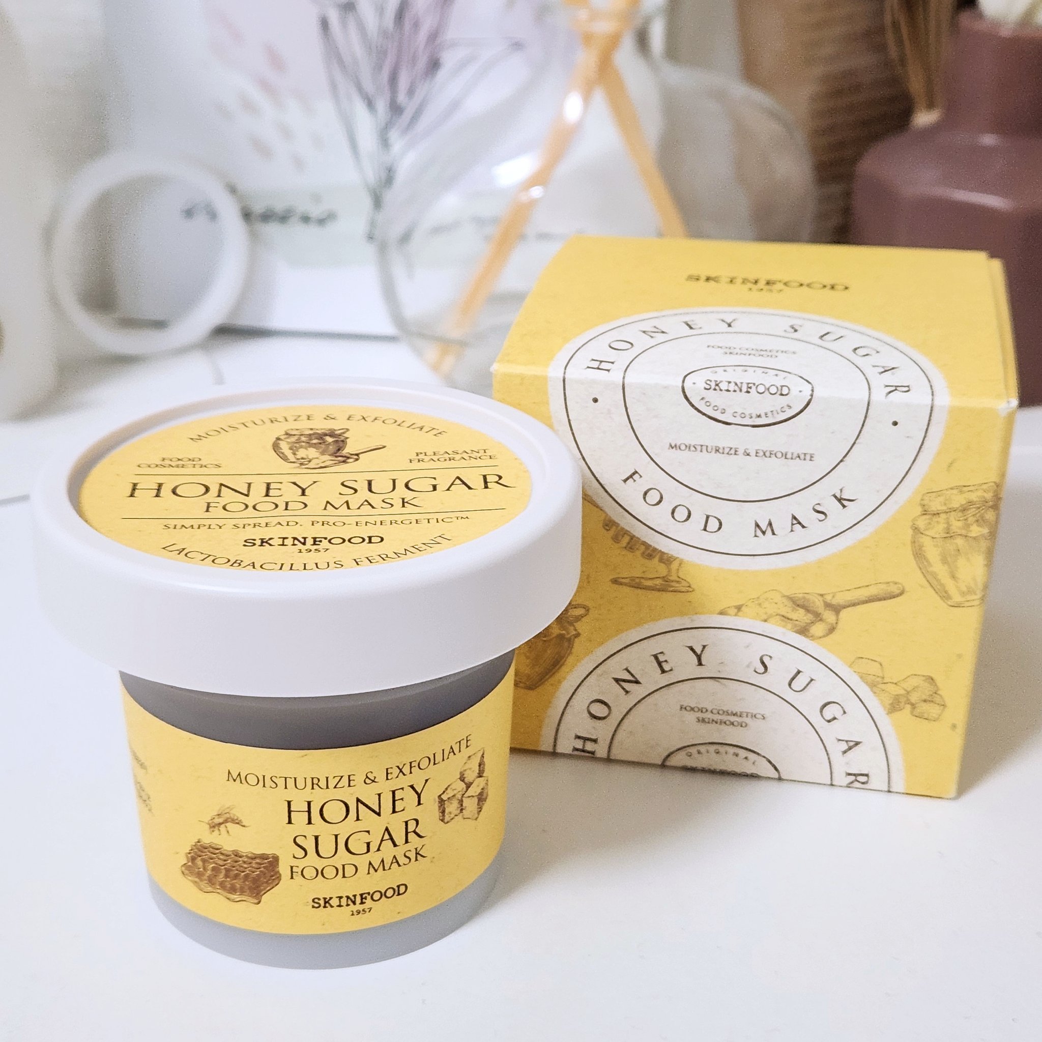 【SKINFOOD】ハニーシュガー フードマスク

久しぶりにピーリングとゆーか
顔のザラつき一掃したくて買ったこれ🍯
たくさんのブランド見てみたけど
初心に帰ってSKINFOODにしてみた！

あたしは寝起きの洗顔替わりに週1で使ってる