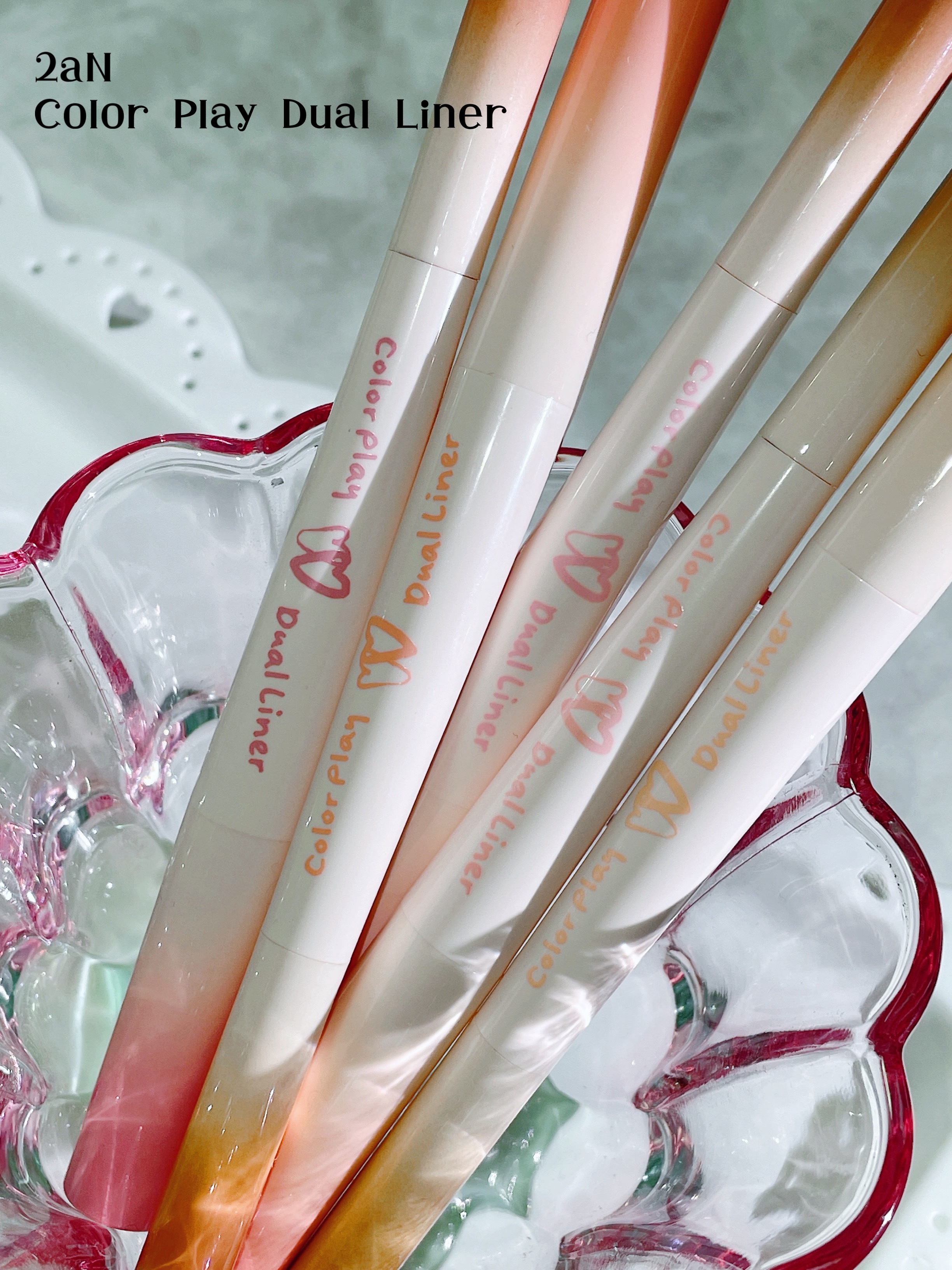 カラープレイデュアルライナー/2aN/スティックアイシャドウを使ったクチコミ（2枚目）