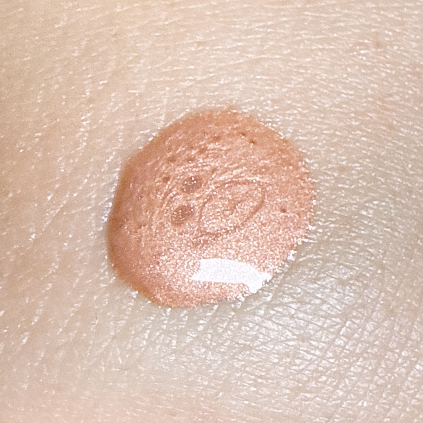 スキンフィニッシュ ライトストラック リキッド ハイライター/M・A・C/リキッドハイライトを使ったクチコミ（3枚目）