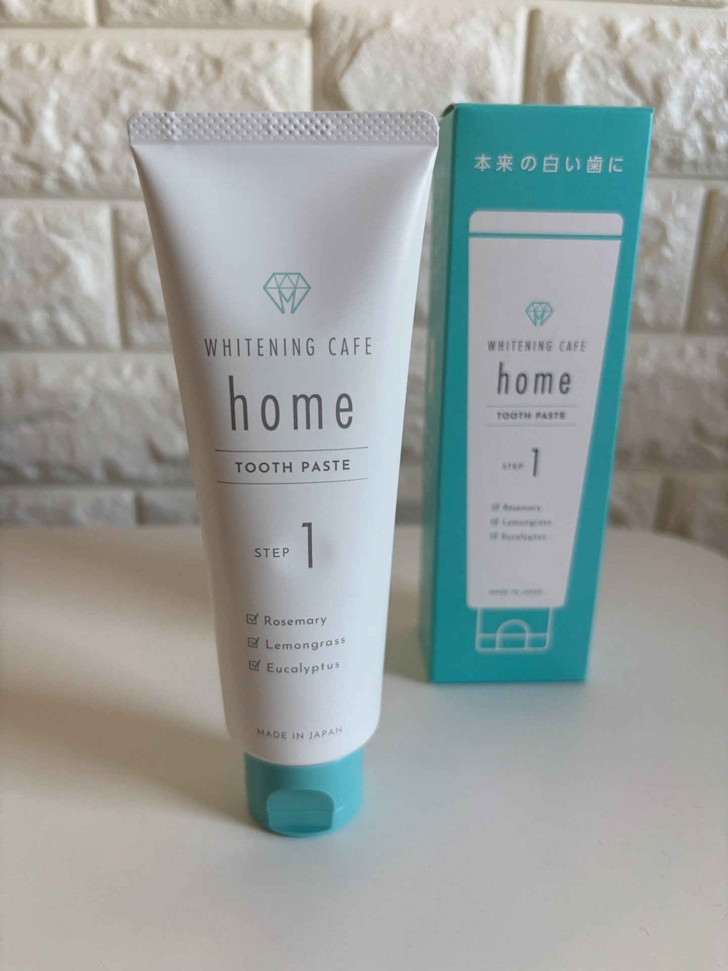 おうちで手軽にホワイトニングケア✨
「WHITENING CAFE home TOOTH PASTE」

ローズマリー、レモングラス、ユーカリ配合で、磨いたあともすっきり爽やか🌿
サロンに行かなくても毎日の歯磨きで本来の白さをサポートして