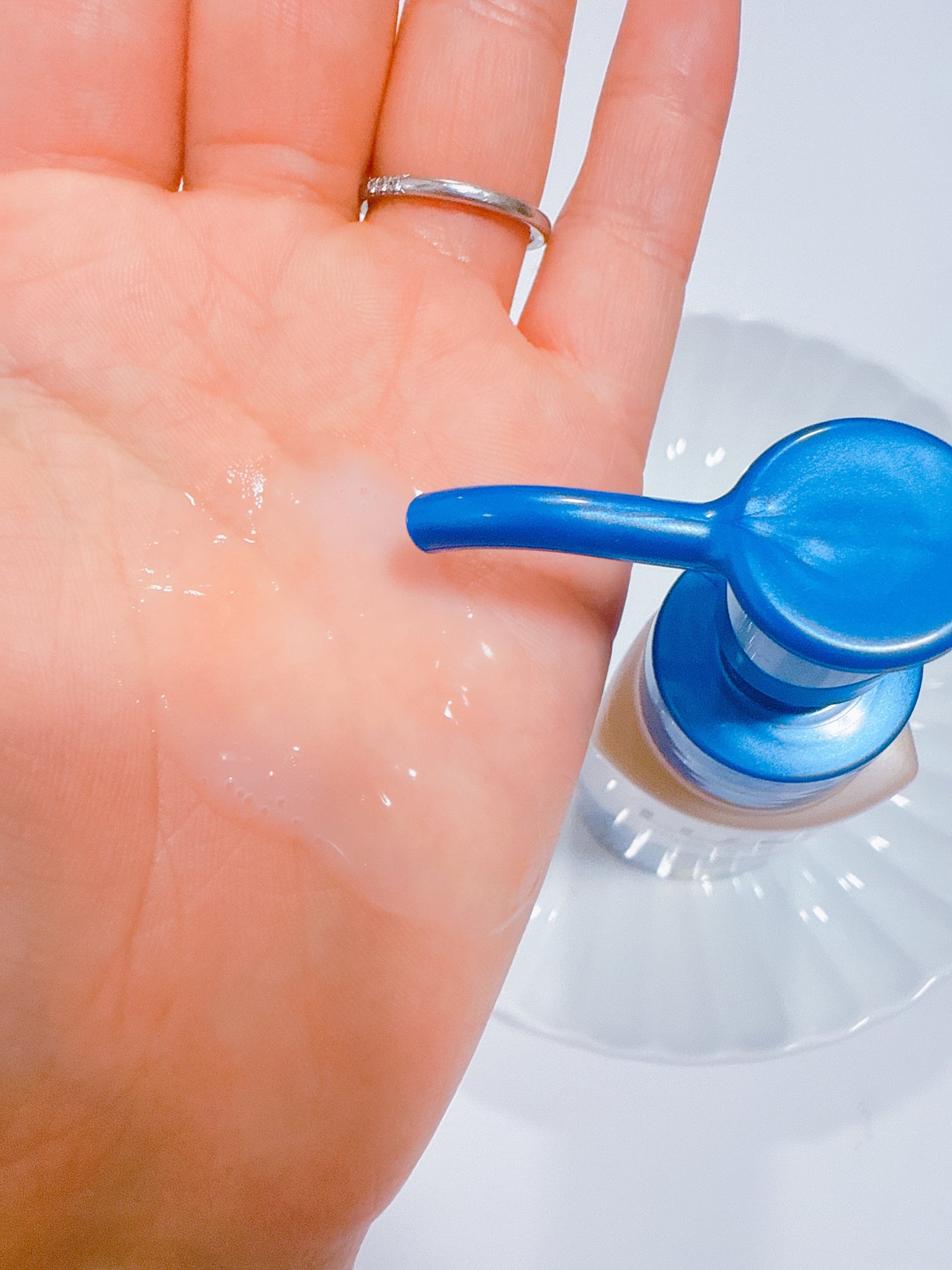 ラックス スーパーリッチシャイン リラックスナイトケア まとまりヘアミルク/LUX/ヘアミルクを使ったクチコミ(4枚目)