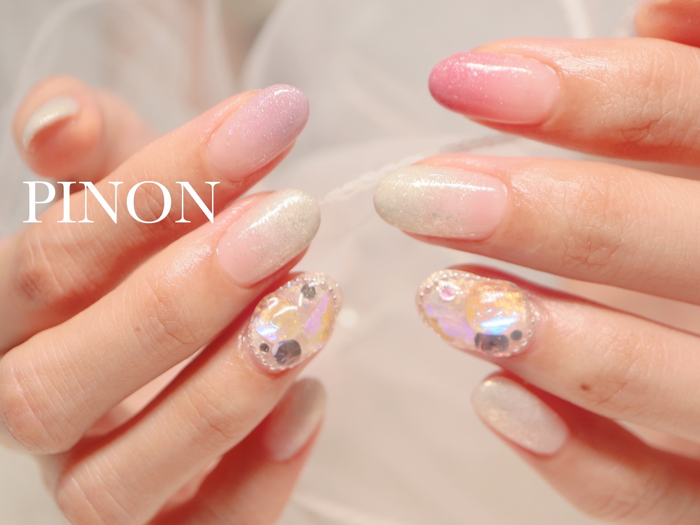 #ストーンネイル,#アシメネイル,#キラキラネイルのネイルデザイン