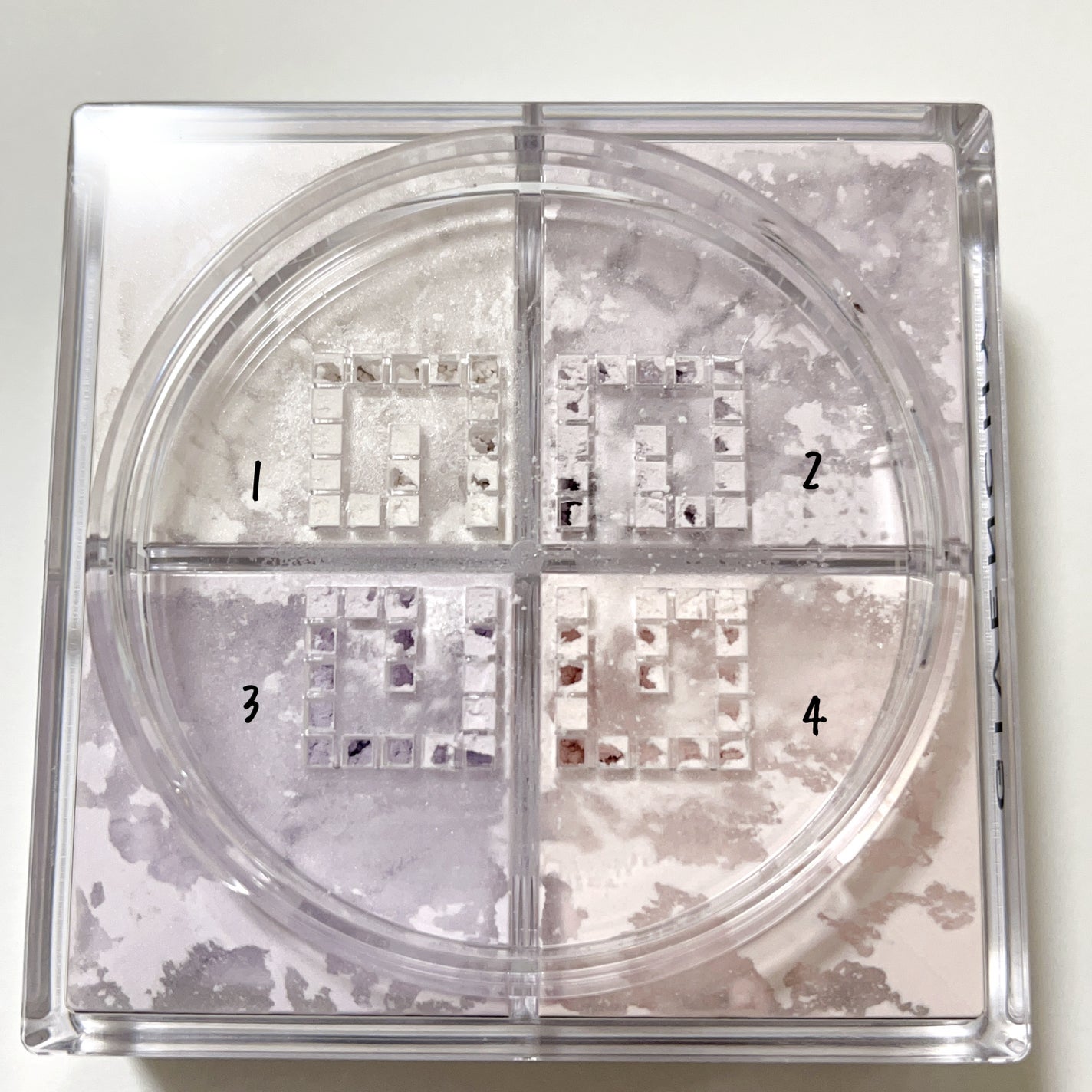 プリズム・リーブル/GIVENCHY/ルースパウダーを使ったクチコミ(3枚目)