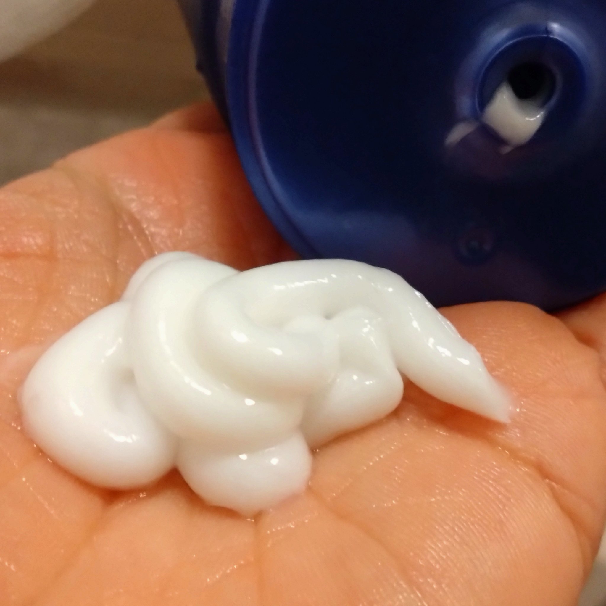 ラックス　スーパーリッチシャイン  リラックスナイトケア　まとまりチューブトリートメント/LUX/洗い流すヘアトリートメントを使ったクチコミ（3枚目）