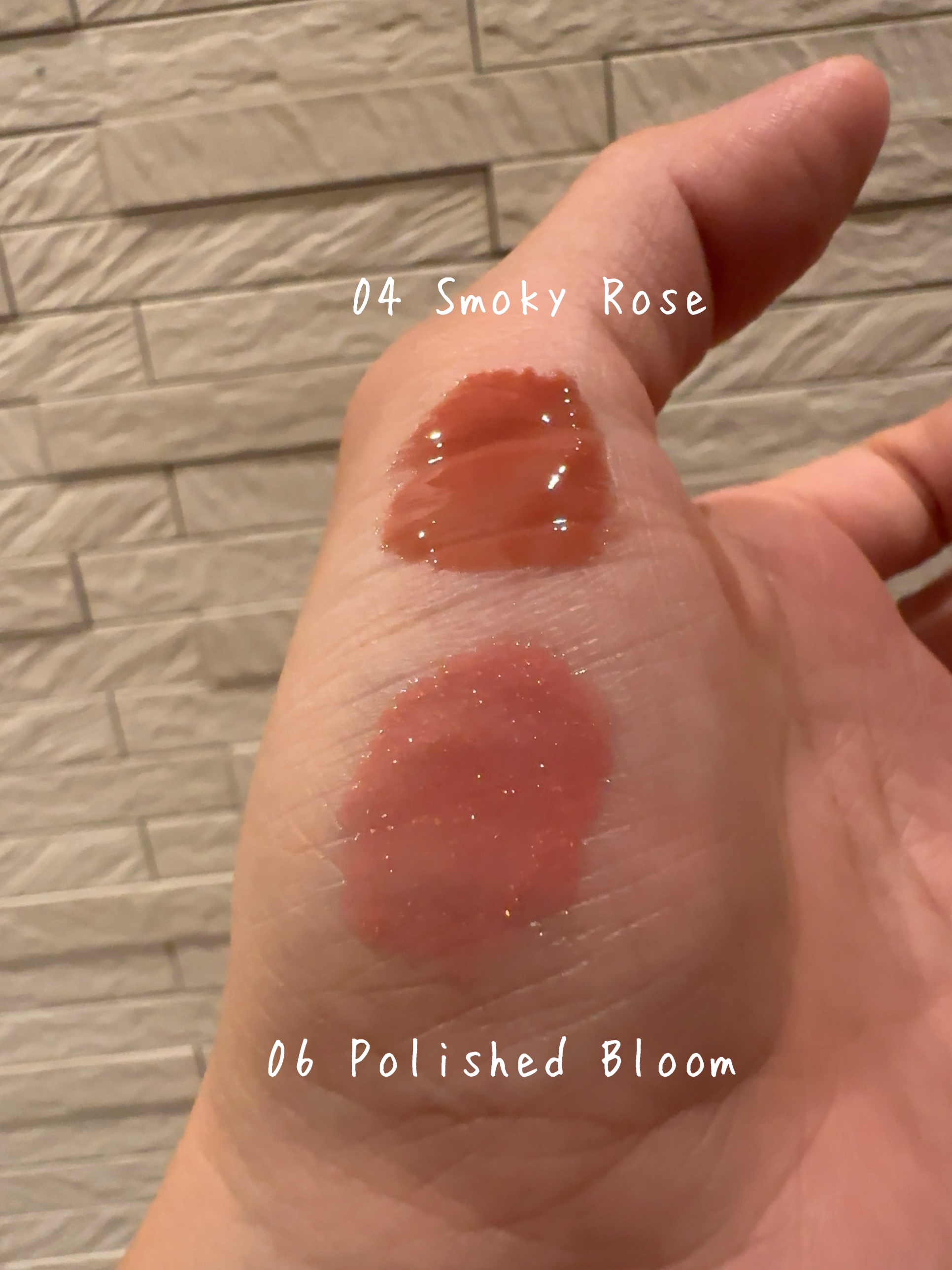 トーン ペタル ブルーミング グロス/to/one/リップグロスを使ったクチコミ（3枚目）