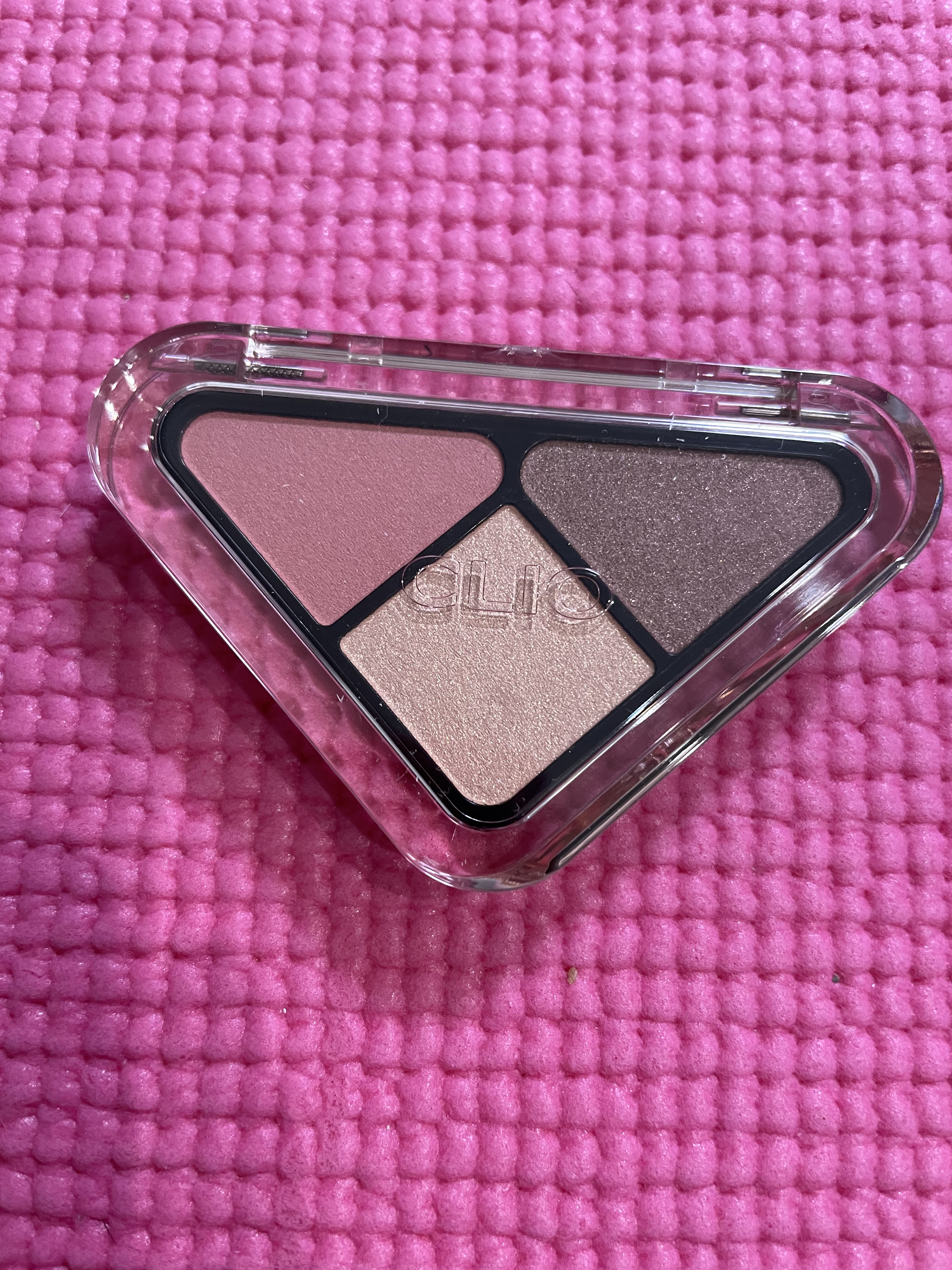 エッセンシャル シャドウ タップ 02 ローズクローザー(ROSE CLOSER)/CLIO/アイシャドウパレットを使ったクチコミ（3枚目）