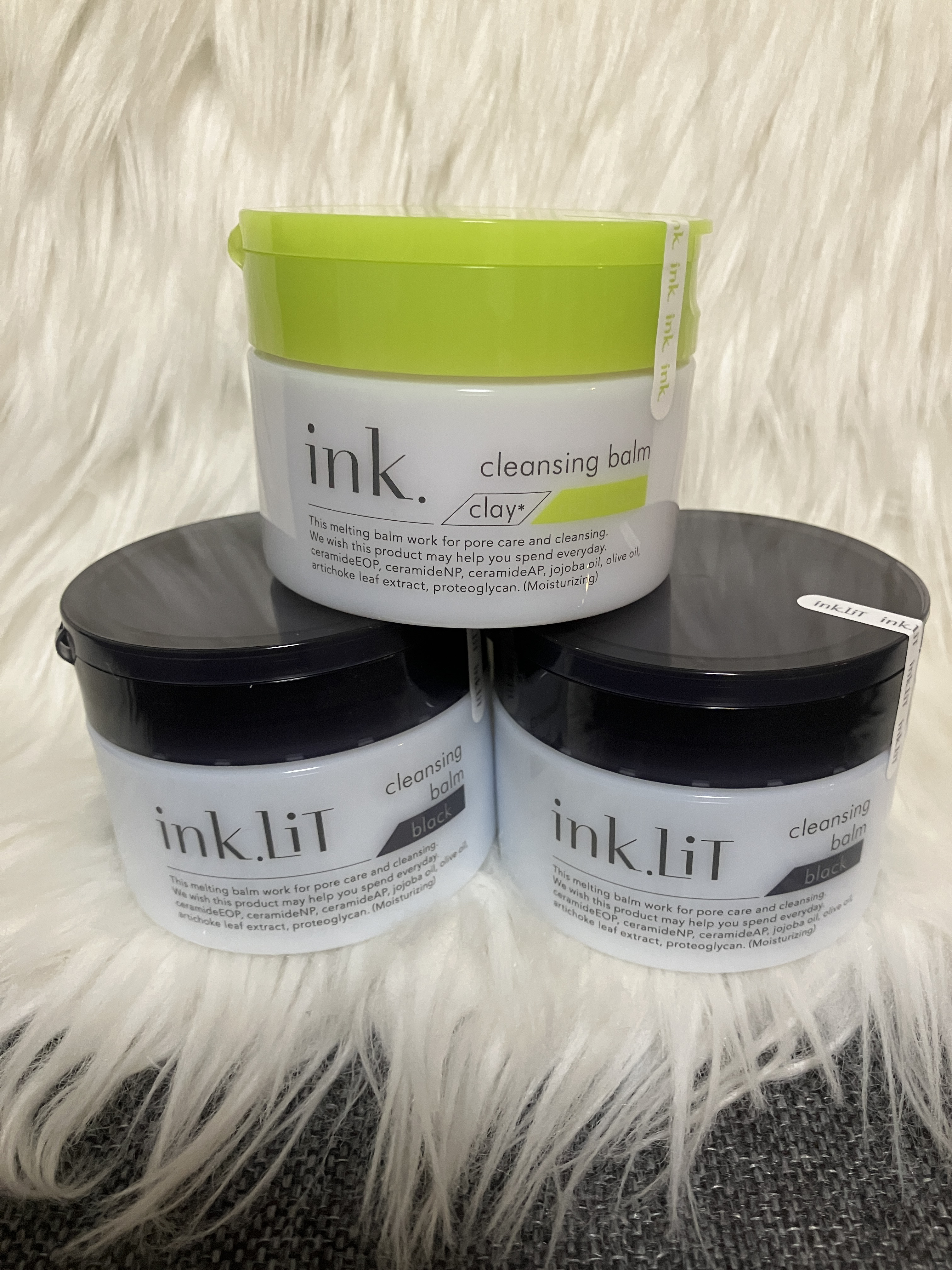 おすすめのクレンジング✨

今回は数量限定でブラック(炭&クレイ)を2つと、リッチフレッシュ(フルーティシトラス)を1つ購入しました👍

ブラックを使うのがかなり楽しみだったのですが、香りがついてなかった…
盲点でした💧

このクレンジ