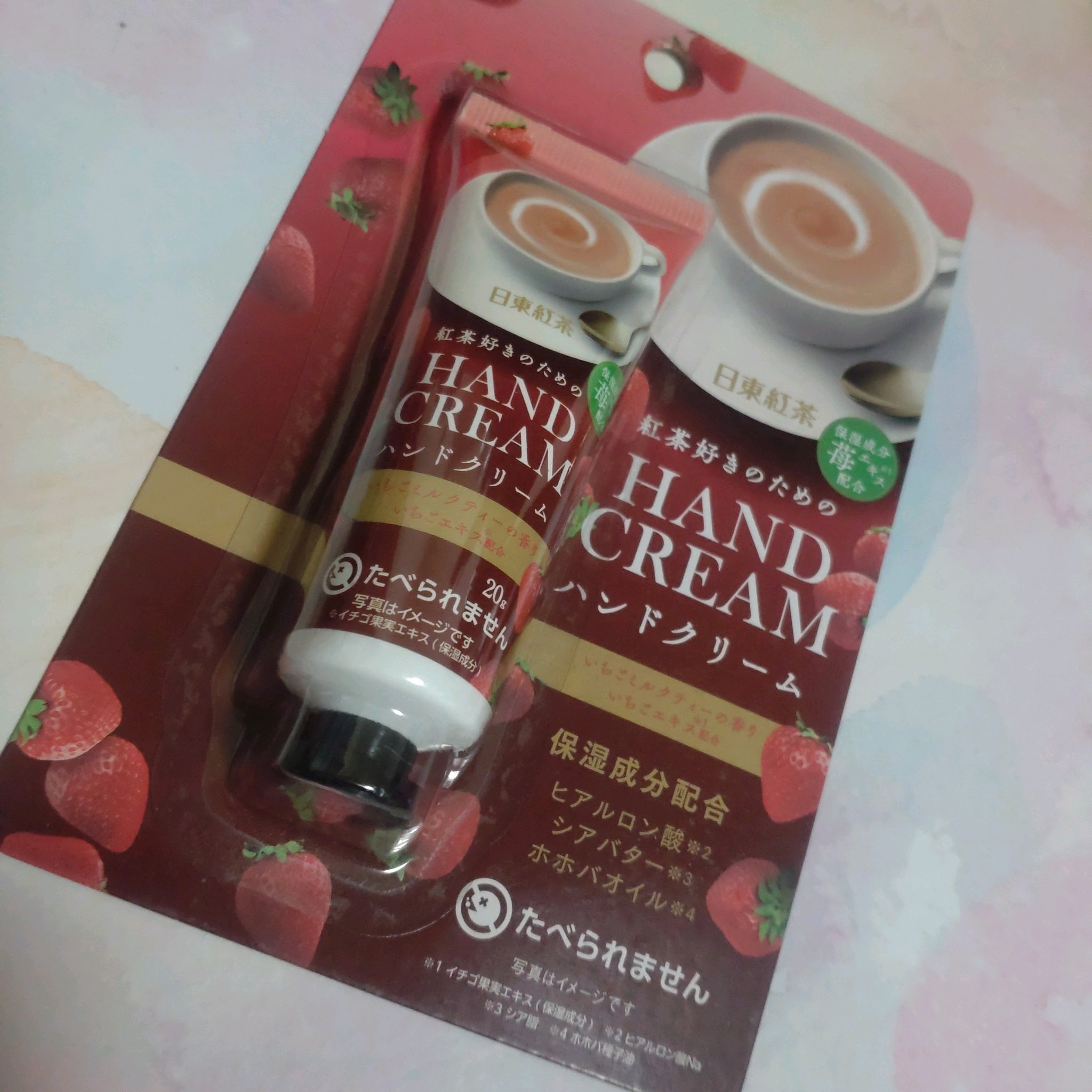 いちごって言われたらいちごが遠くにいるかも…？

理想のいちごの匂いを追い求めています
そんなわけでドンキで購入しました

が、匂いとても薄い…すんごく遠くにいちごっぽい酸味がいるけど、紅茶はどこだ…
なんかクセがあるのが紅茶なのか…
紅茶