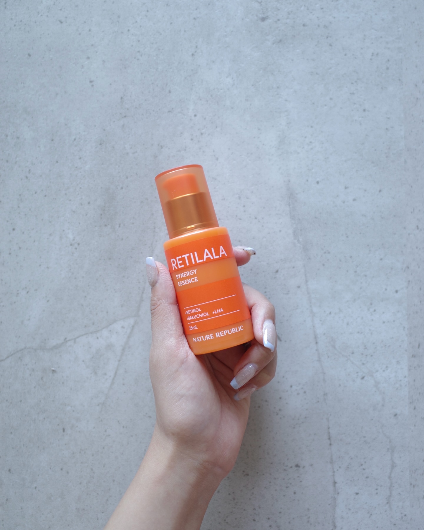 @naturerepublic_jp のレチララ美容液🌼

これは“導入ピール美容液”で、洗顔後の最初に使うタイプ☾

古い角質が溜まると どうしてもゴワつきやくすみっぽさが気になりがち。レチララはその角質をやさしくケアしつつ、うるおいを