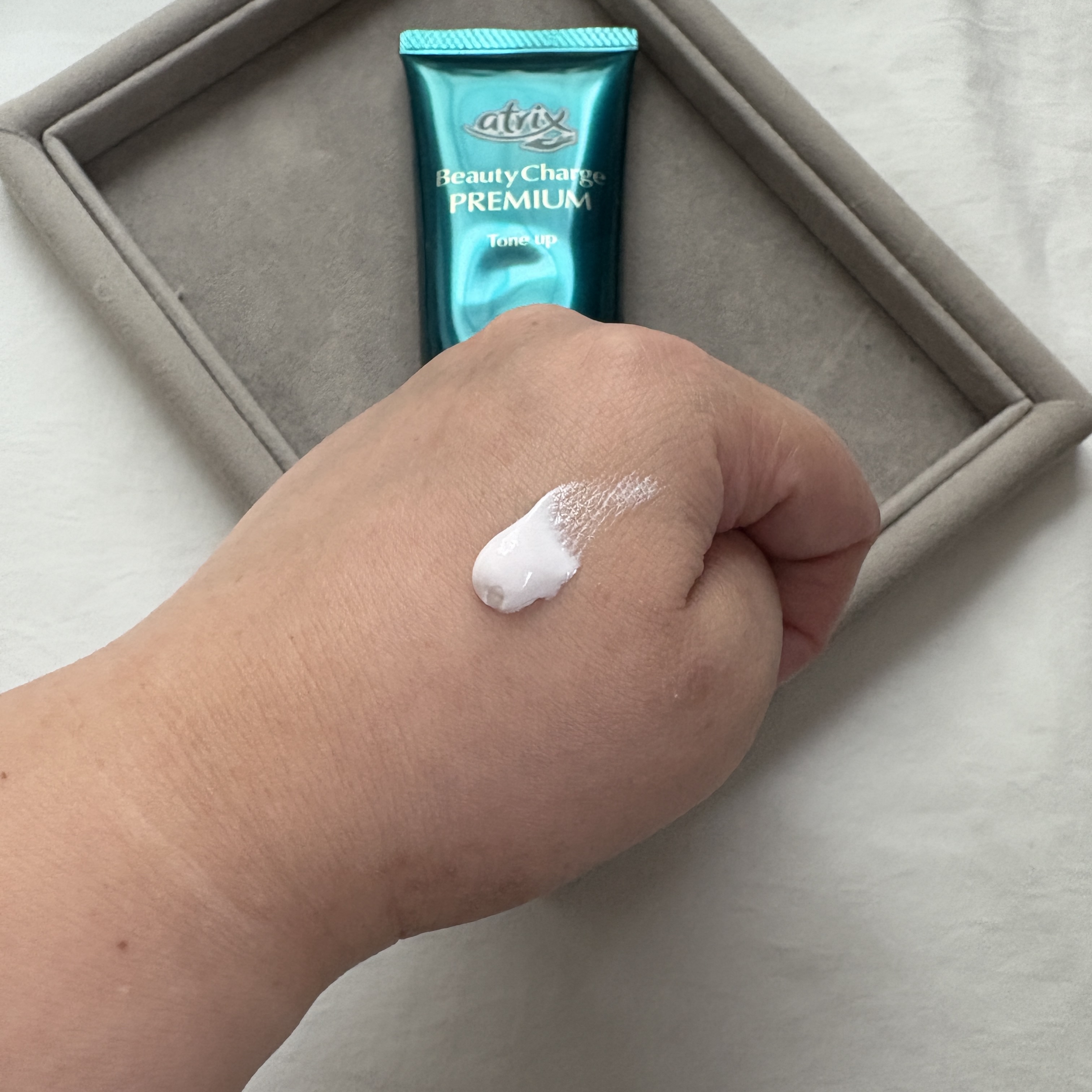 アトリックス ビューティーチャージプレミアム トーンアップ ハンドクリーム 無香料/アトリックス/ハンドクリームを使ったクチコミ（3枚目）