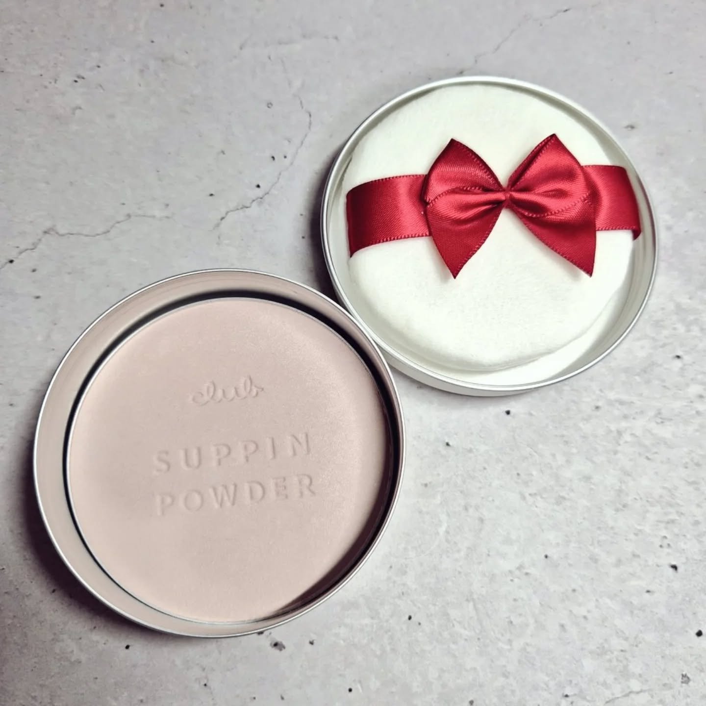 すっぴんパウダー ウォームグロウ フルールハニーの香り/クラブ/プレストパウダーを使ったクチコミ（2枚目）