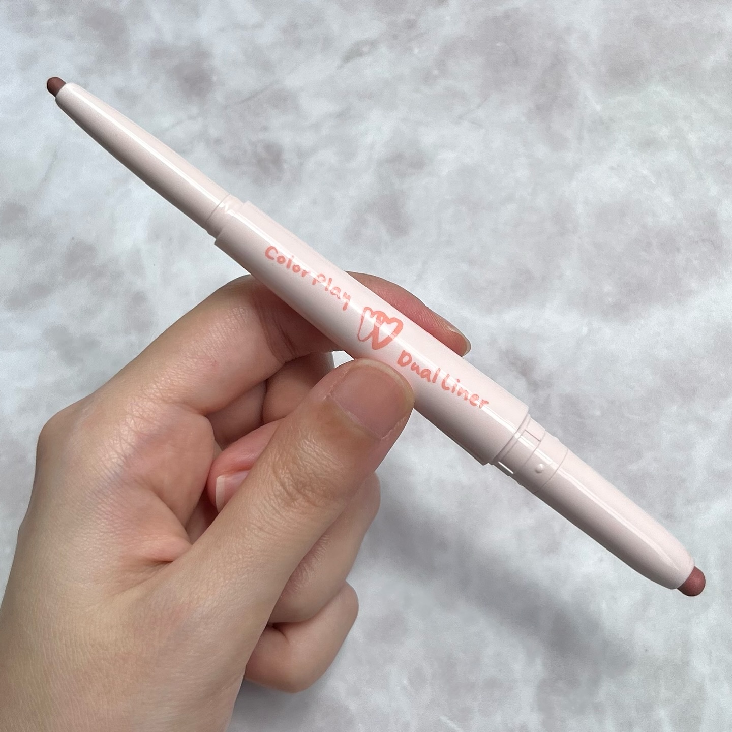 カラープレイデュアルライナー/2aN/スティックアイシャドウを使ったクチコミ（2枚目）