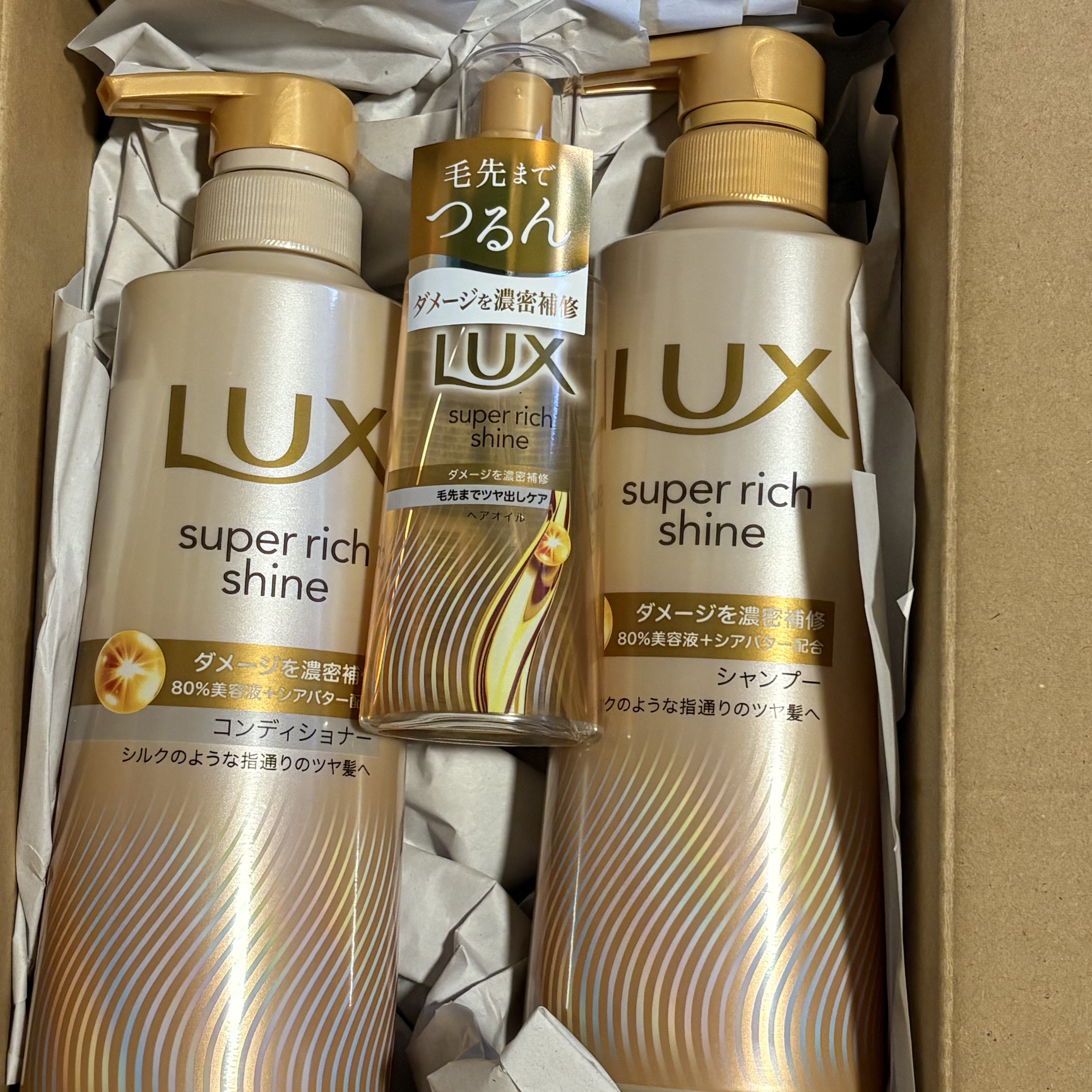 #PR #ラックス
#リニューアル
#LIPSプレゼント

LUXさんから提供いただきました！！
ちょうどシャントリが切れかけていたので、日常使いしています！！
香りもよく、洗い上がりもしっとりしていてオイルなしでもまとまります。 #PR 