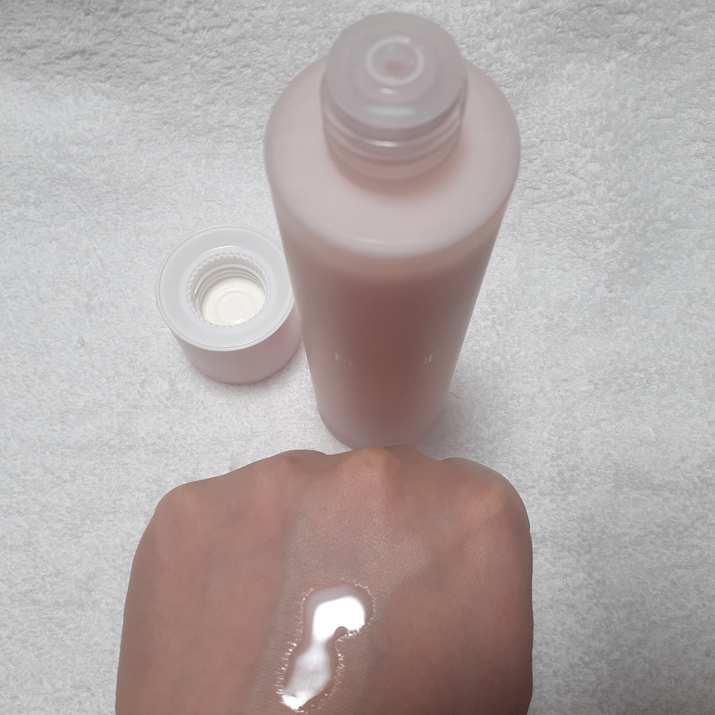 ローズ ミルキーエッセンス/FEMMUE/化粧水を使ったクチコミ（3枚目）