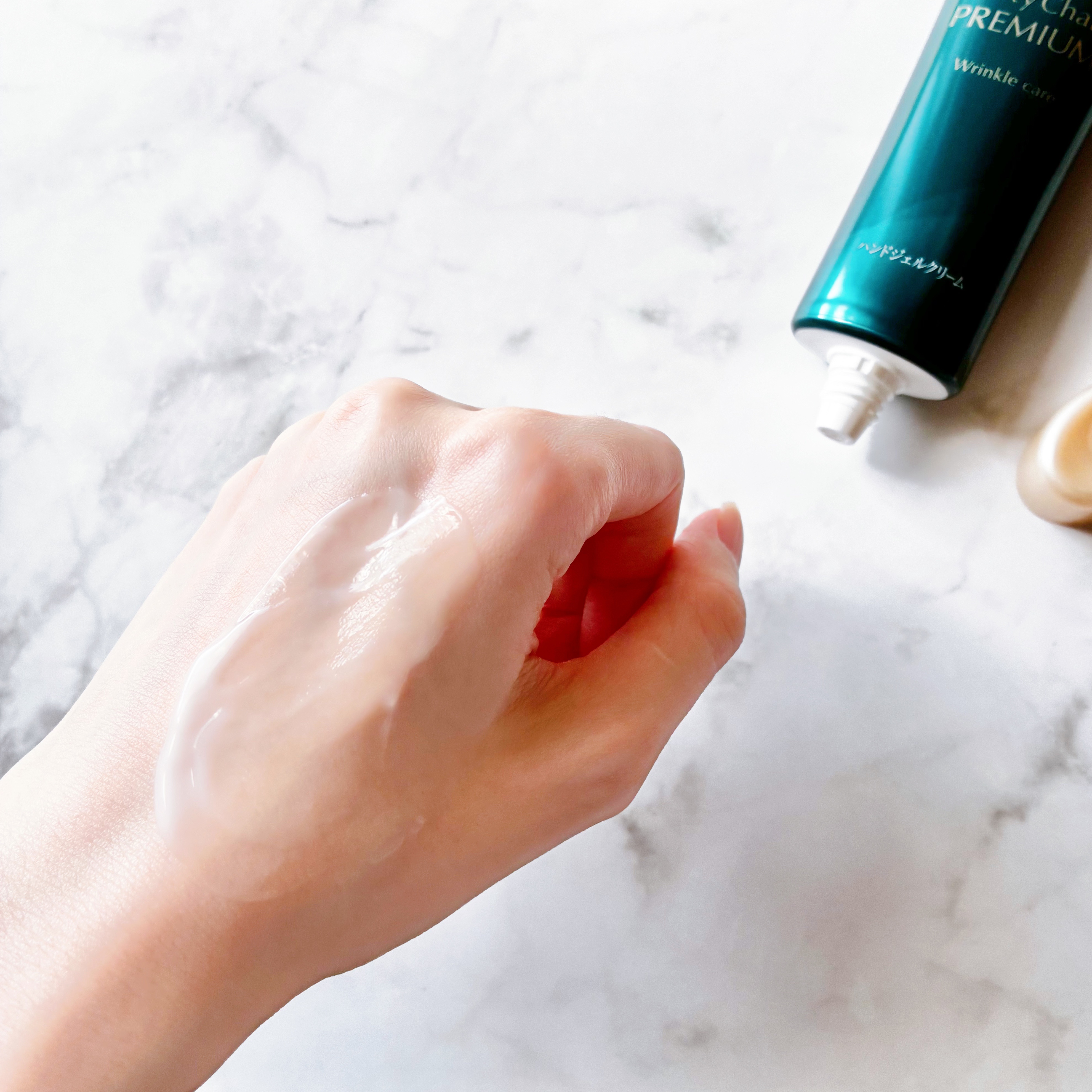 アトリックス ビューティーチャージプレミアム シワ改善 ハンドジェルクリーム 無香料/アトリックス/ハンドクリームを使ったクチコミ（3枚目）