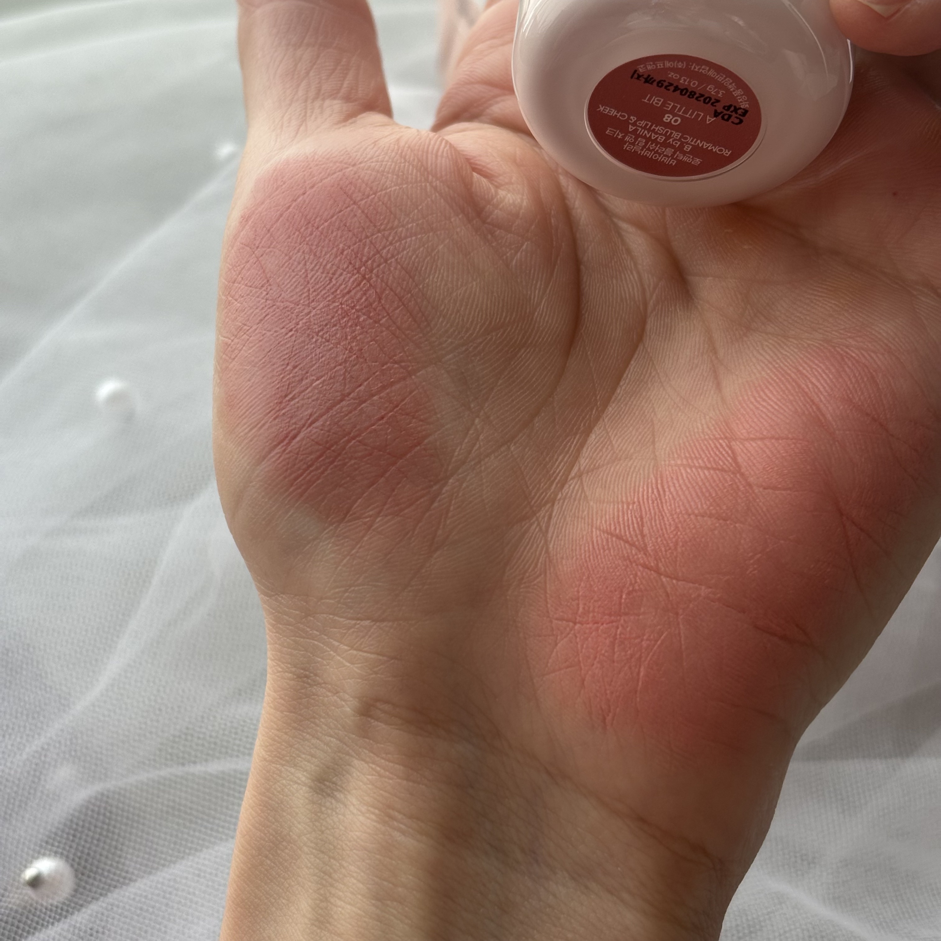 バニラコ ロマンティック ブラッシュ リップ＆チーク 08 アリトルビット/BANILA CO/口紅を使ったクチコミ（3枚目）