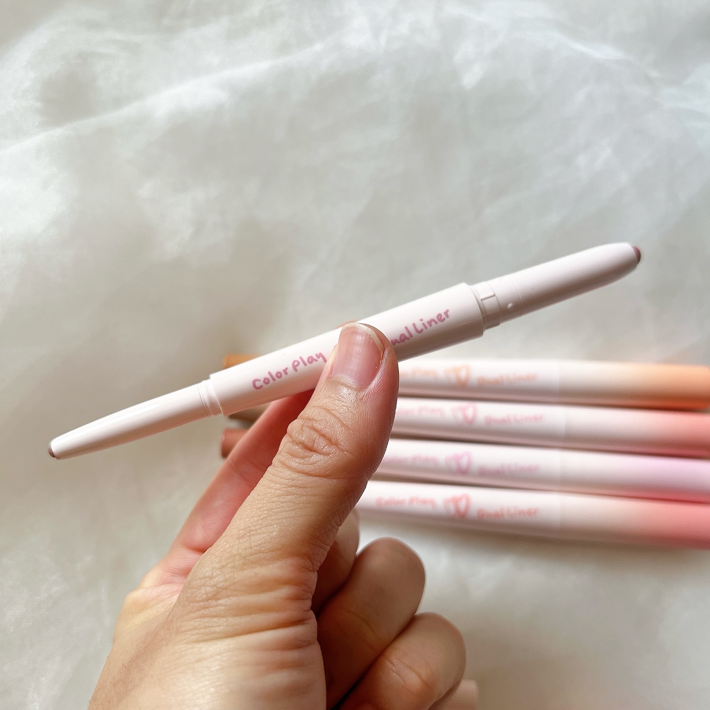 カラープレイデュアルライナー/2aN/スティックアイシャドウを使ったクチコミ（2枚目）