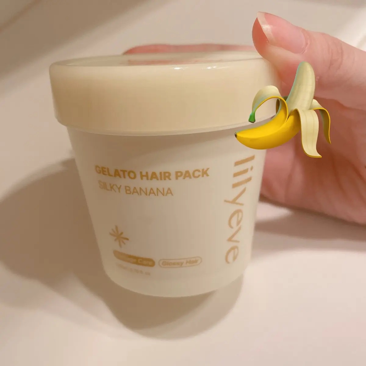 #PR
リリーイブ Lily Eve
リペアターンジェラートヘアパック（Banana）

同じシリーズでベリーもあるけど、新しく出たバナナに挑戦してみたよ🍌 ツヤタイプらしい✨

こっくりとした重めのテクスチャーで、シャンプー後の髪に頭皮