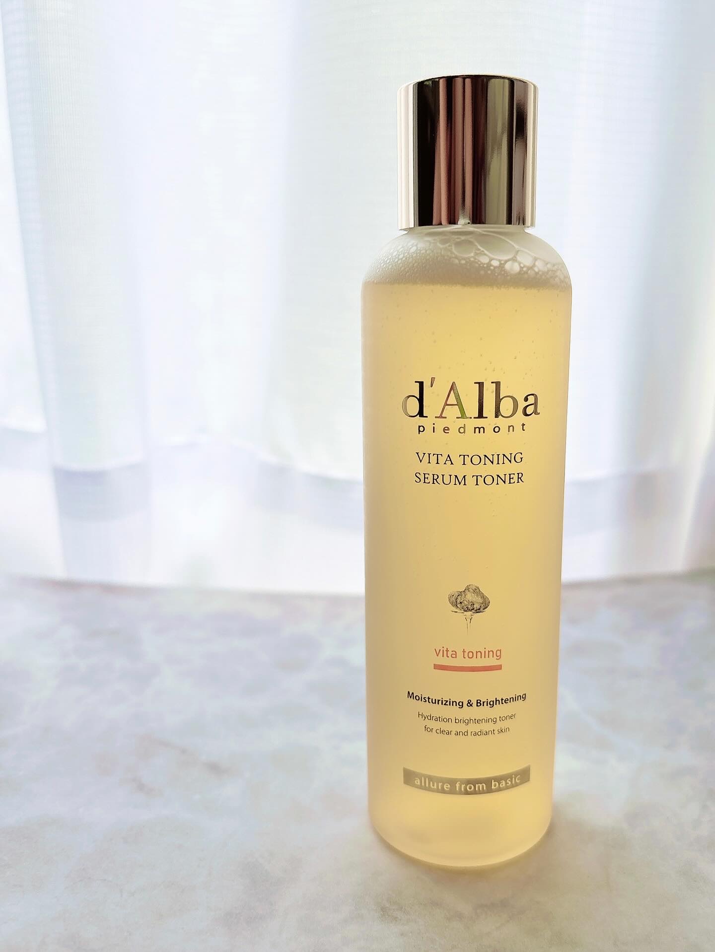 ＼ダルバのビタミン化粧水知ってた？？🫧／

ふっくら濃密、ビタトーニング化粧水🍋
とろみがあるけどさっぱり気持ちいい使い心地。香りはあのスプレーと同じ。

手にとってつけても、拭き取りに使っても、コットンパックにしても◎

これから秋口