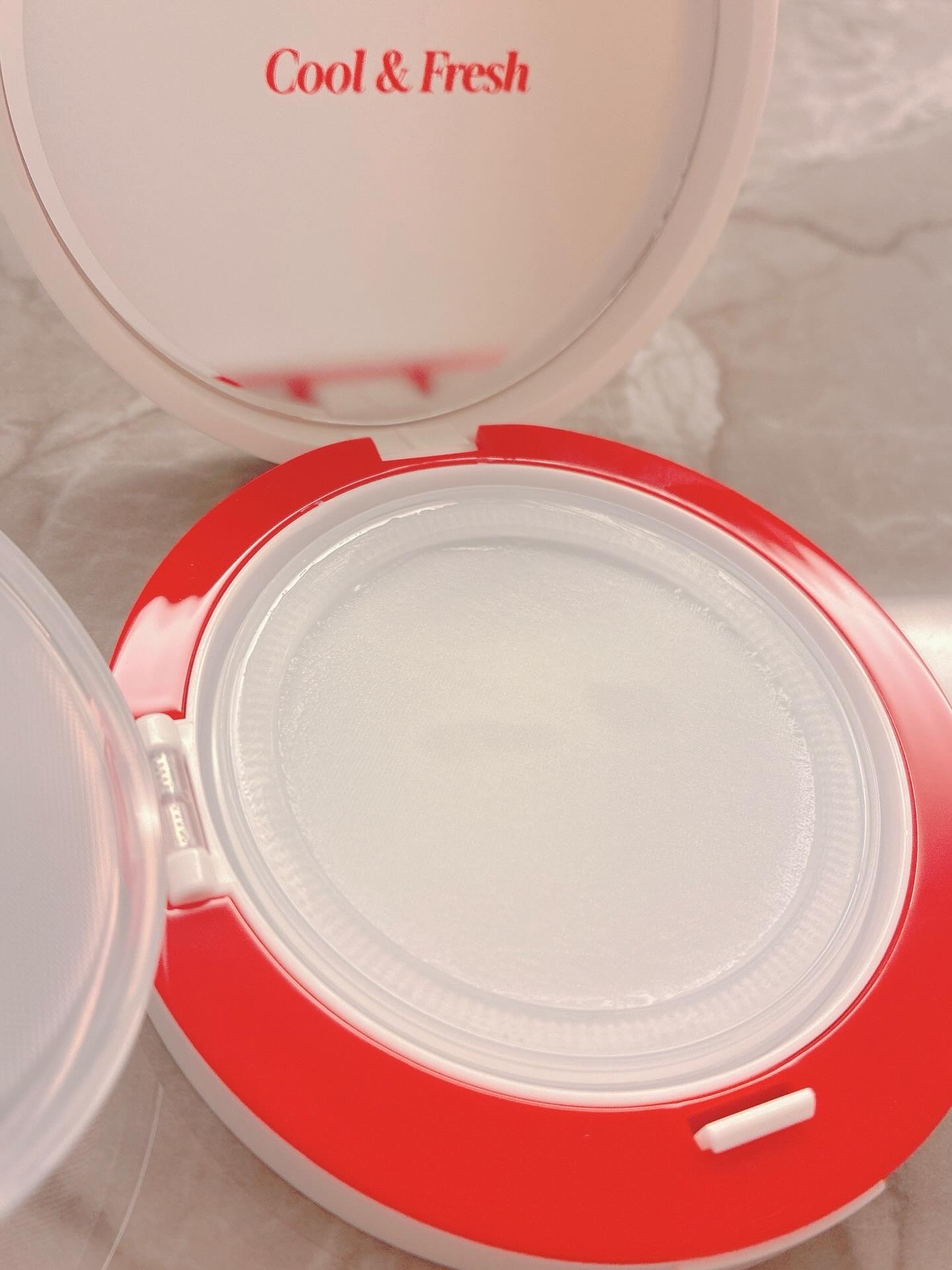 espoir ビーベルベット セバムカットクッションのクチコミ「LIPSプレゼントで、espoirのセバムクッションを頂きました🍎

リキッドなのに、肌に乗せ.....」（3枚目）