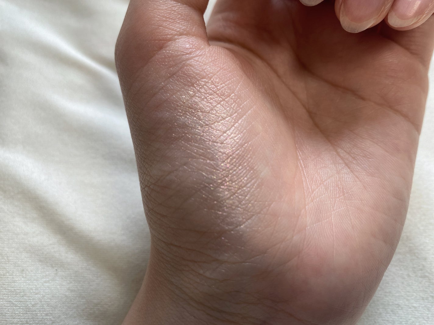 フィー グリッツストーンハイライター/fwee/パウダーハイライトを使ったクチコミ(3枚目)