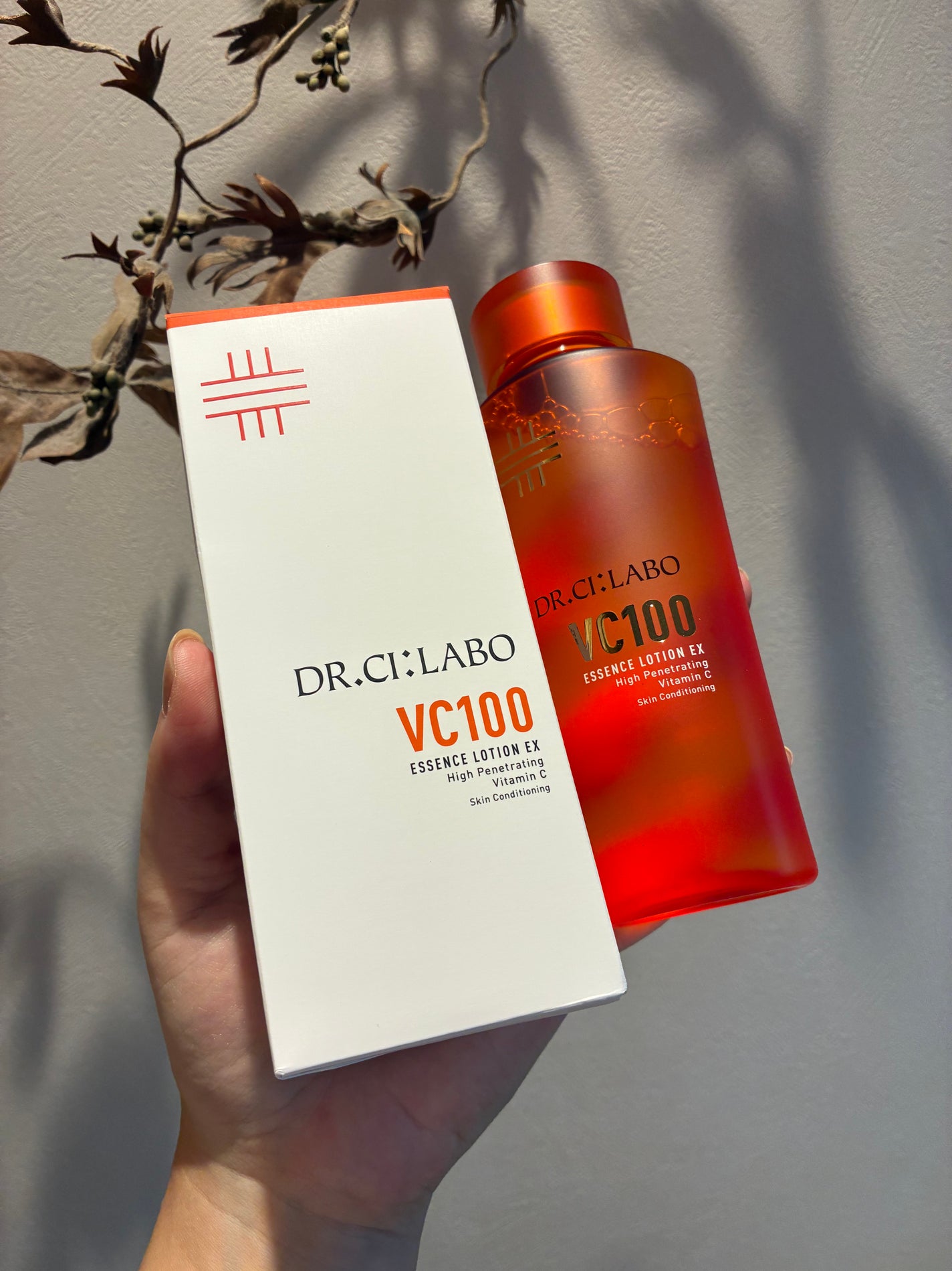 きみちゃん☺︎ on LIPS 「VC100エッセンスローションEX100兆個※1以上の、マイク..」(1枚目)