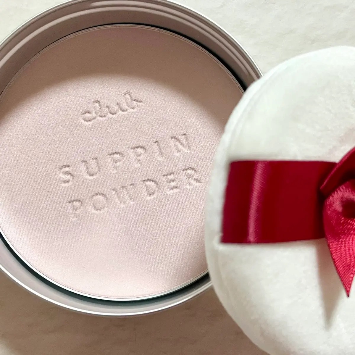 すっぴんパウダー ウォームグロウ フルールハニーの香り/クラブ/プレストパウダーを使ったクチコミ（2枚目）