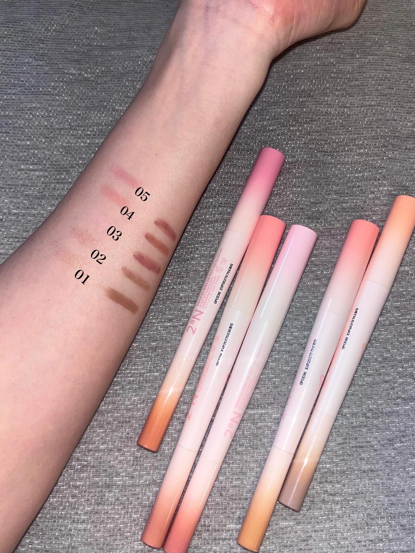 スワン✧*。 on LIPS 「2AN新登場した「デュアルライナー」は、1本で“陰影×きらめき..」(2枚目)