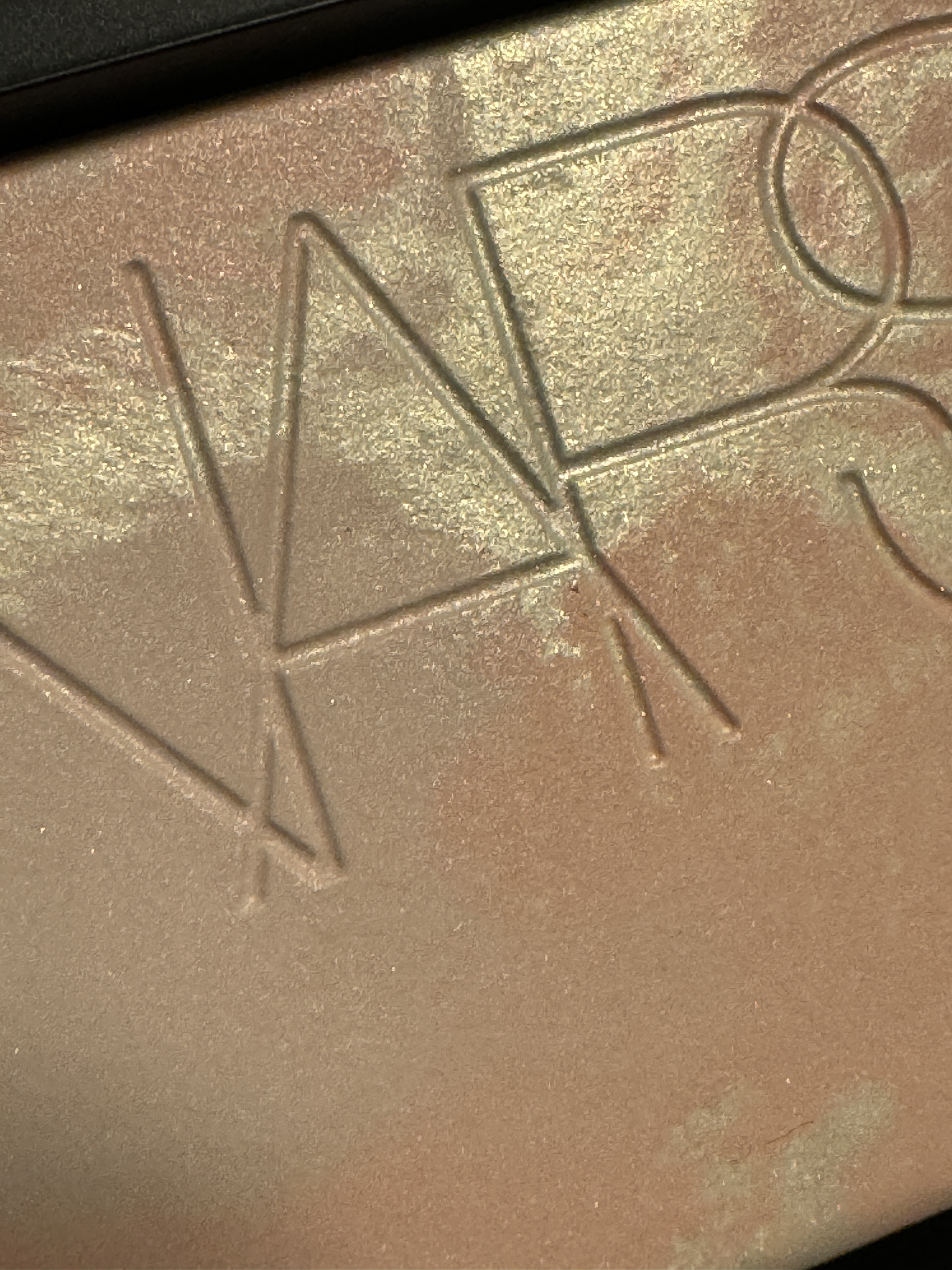 ライトリフレクティング プリズマティックパウダー/NARS/プレストパウダーを使ったクチコミ（2枚目）